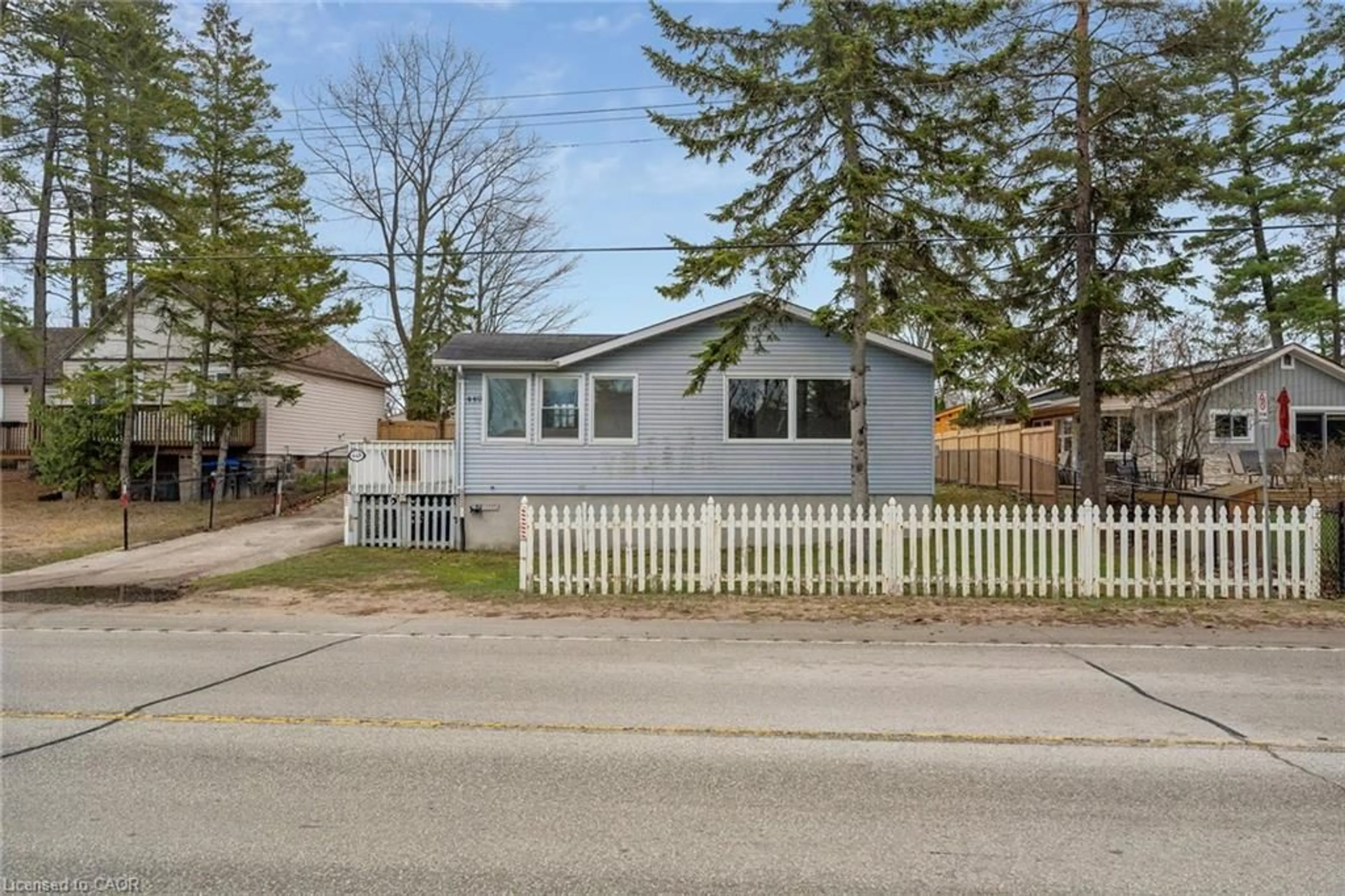 Unknown for 449 Mosley St, Wasaga Beach Ontario L9Z 2J8
