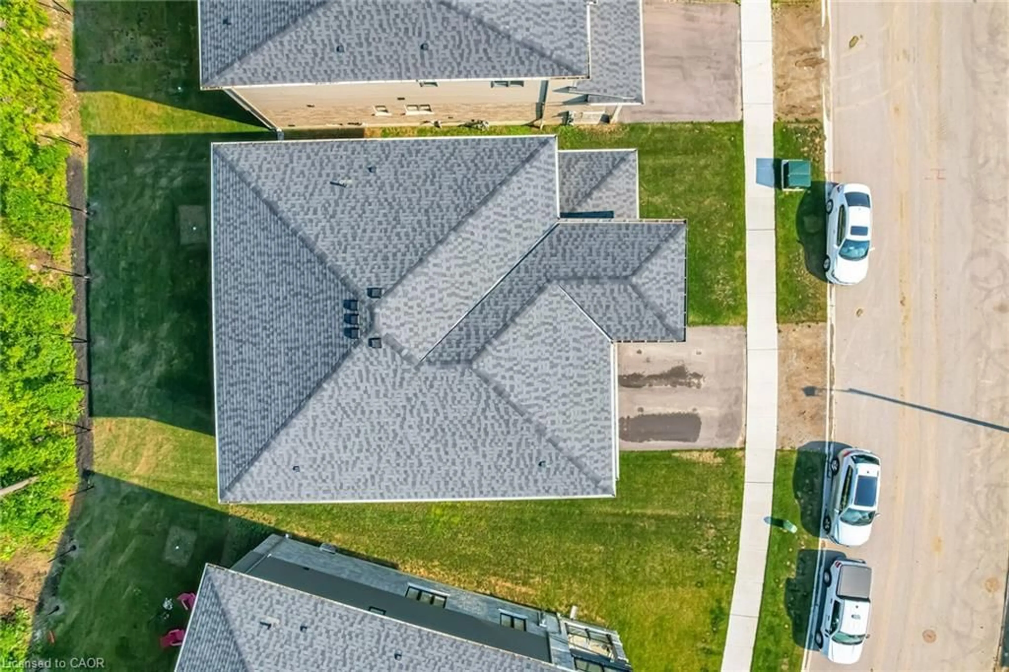 A pic from outside/outdoor area/front of a property/back of a property/a pic from drone, street for 127 Court Dr, Paris Ontario N3L 0L6