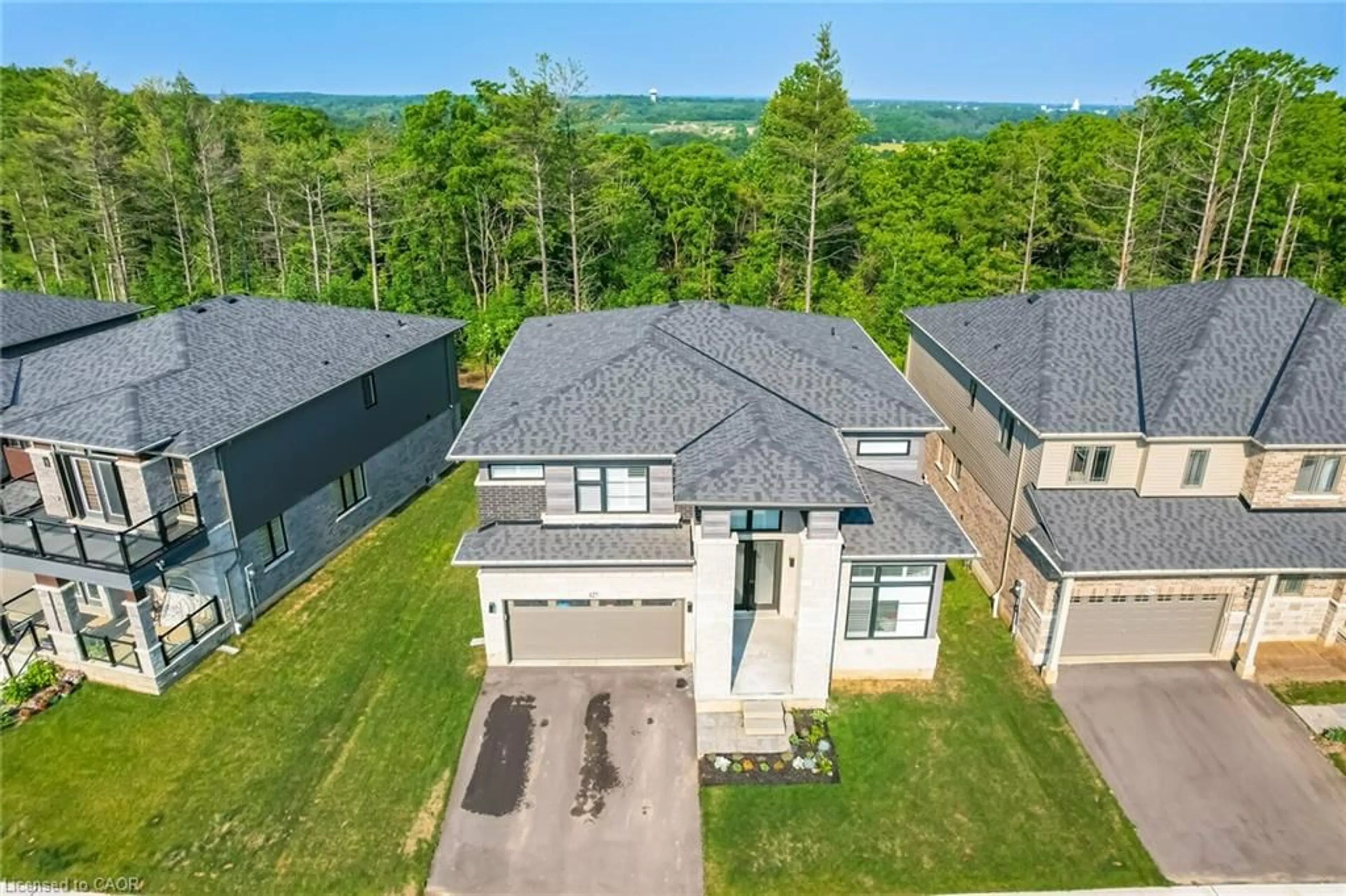 A pic from outside/outdoor area/front of a property/back of a property/a pic from drone, unknown for 127 Court Dr, Paris Ontario N3L 0L6