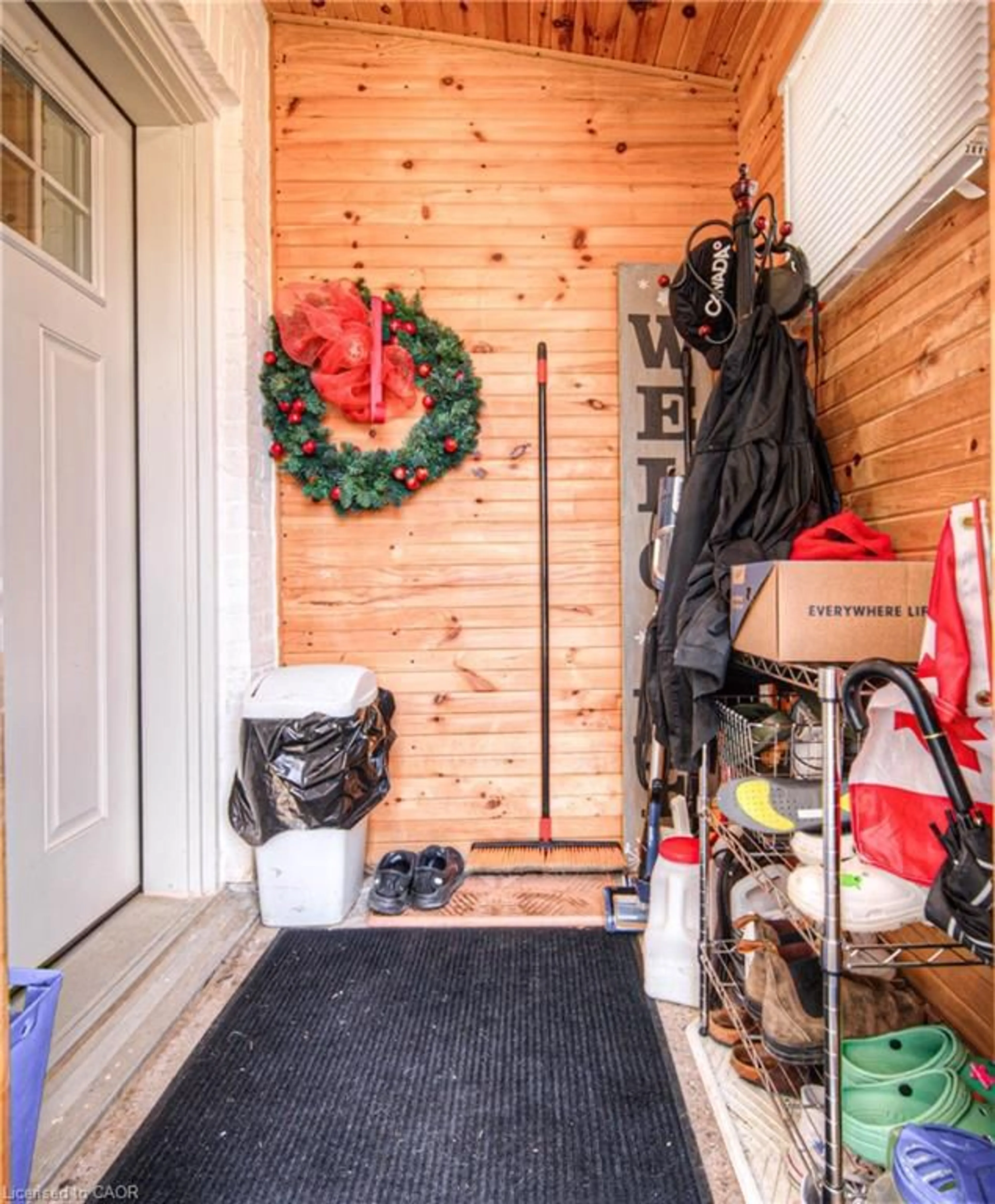 Indoor entryway for 40 John St, Cambridge Ontario N1S 2V4
