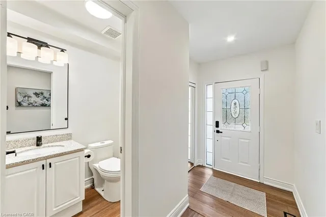 2093 Golden Orchard Trail, Oakville 5