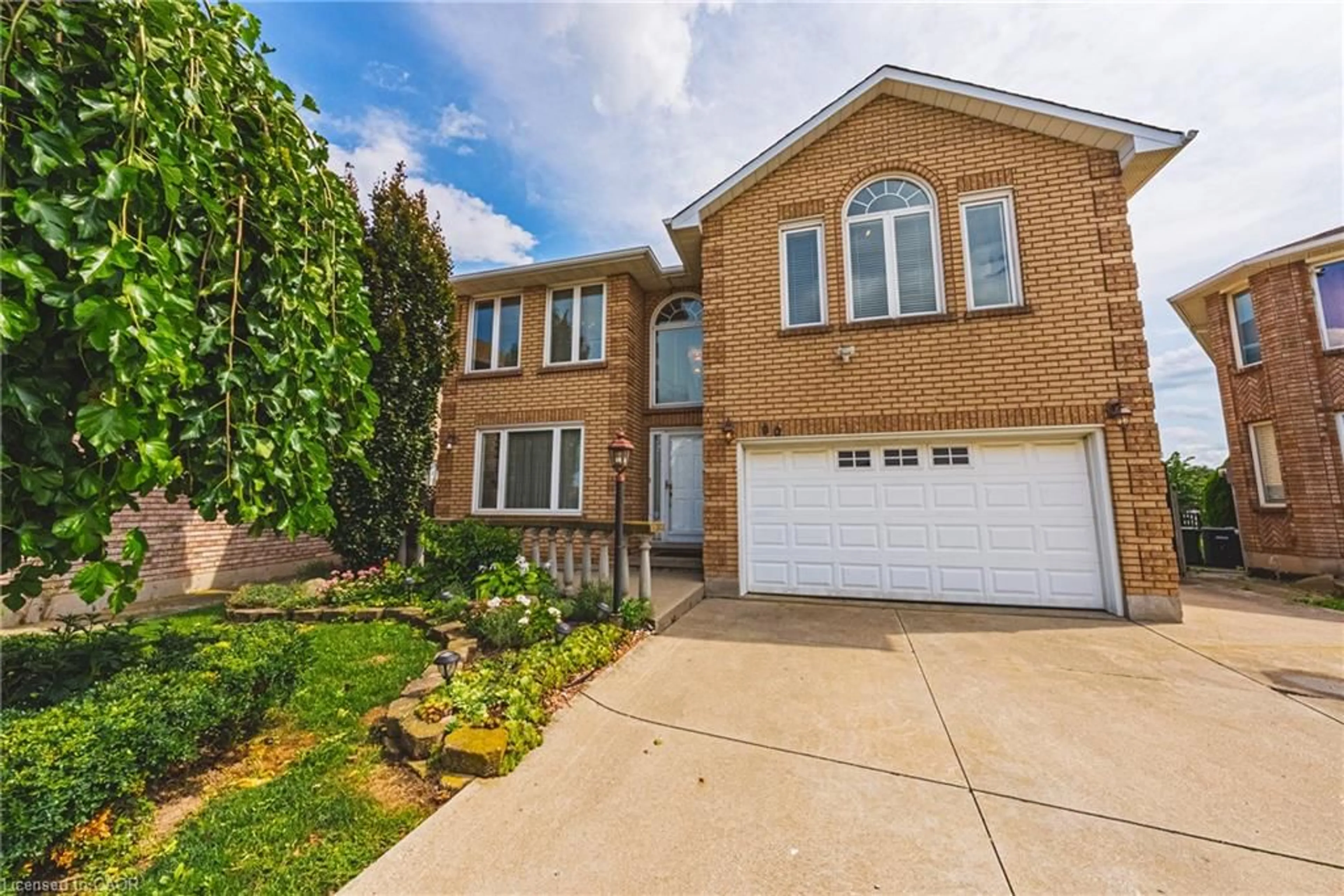 Home with brick exterior material, street for 90 Fairington Cres, Hamilton Ontario L8E 3N4
