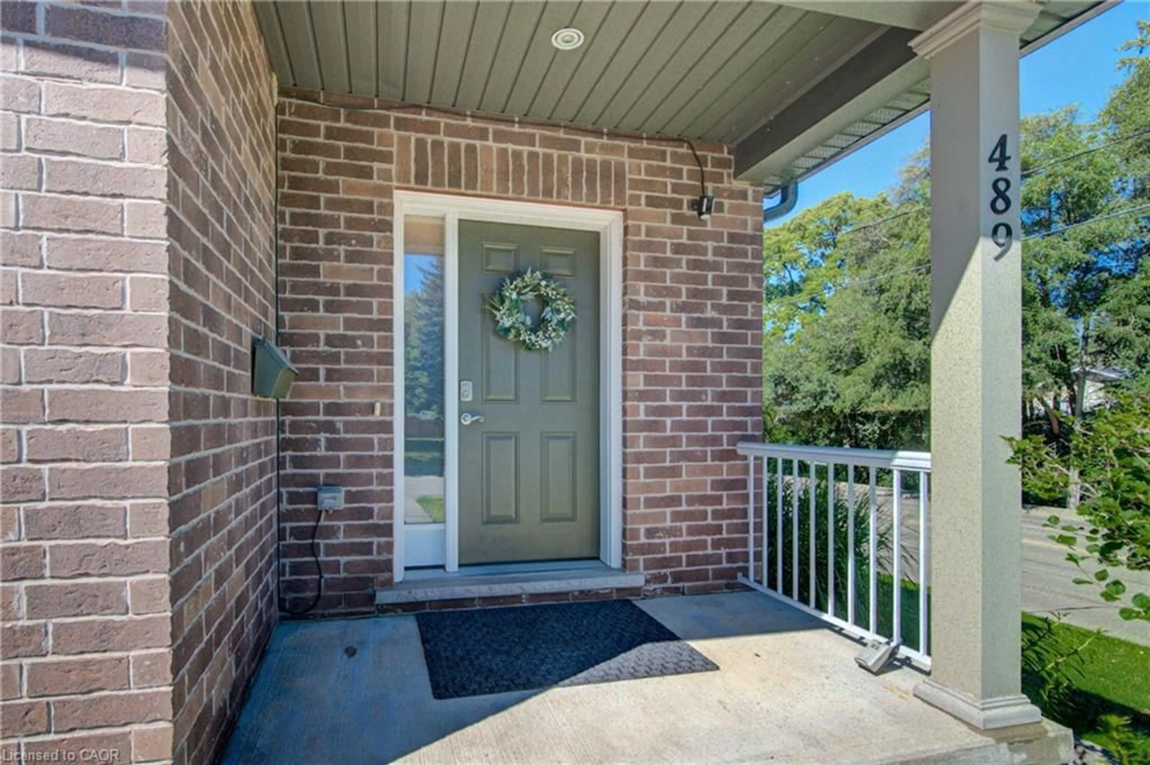 Indoor entryway for 489 Leander Pl, Kitchener Ontario N2K 1N4