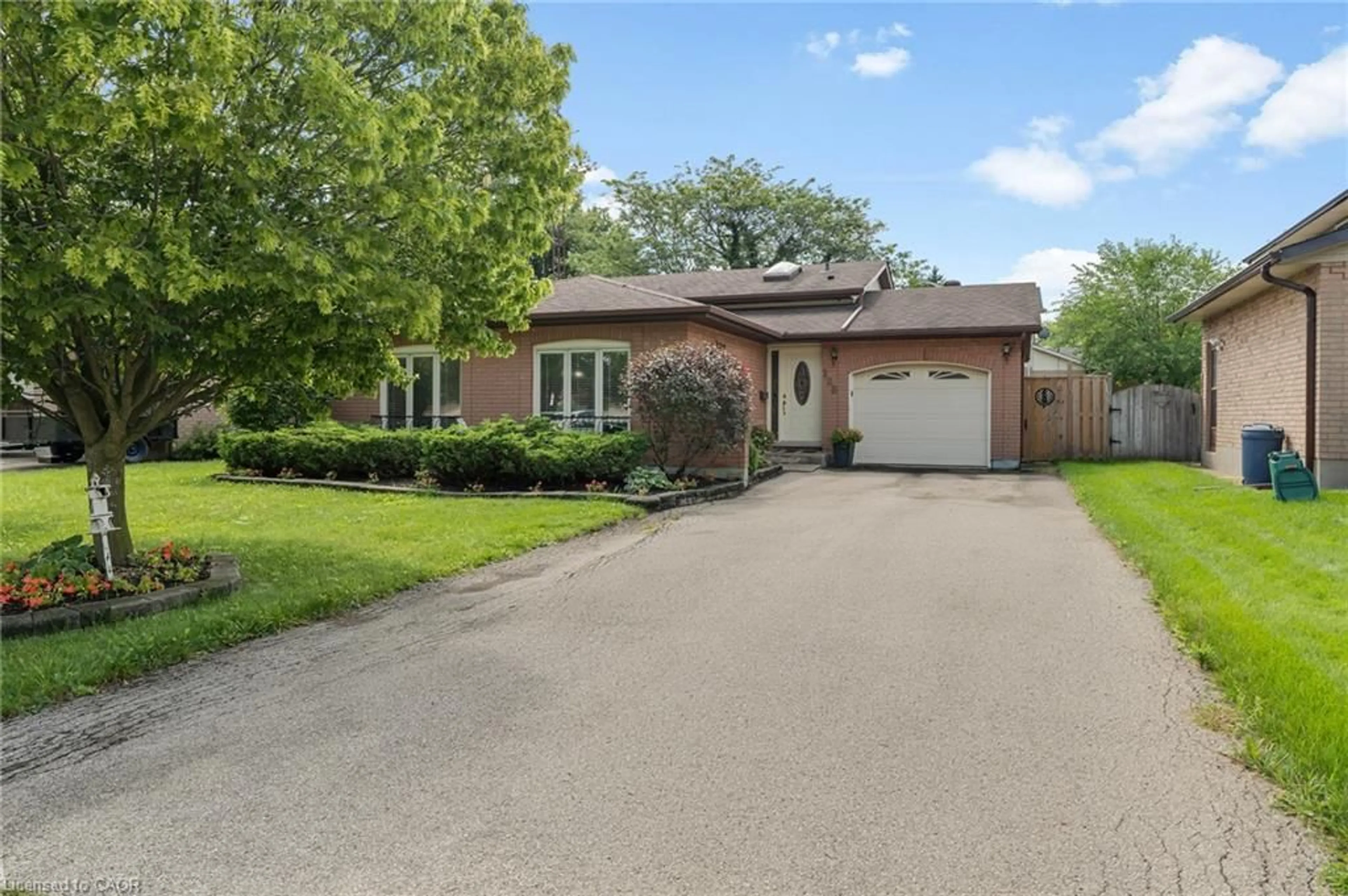 Home with brick exterior material, street for 128 Melissa Cres, Welland Ontario L3C 6N9