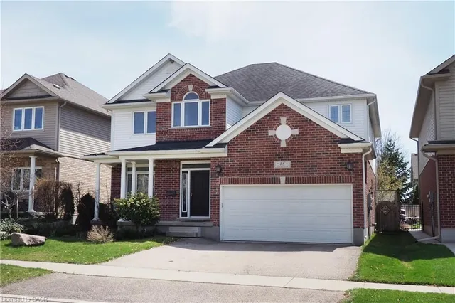15 Treeview Dr, St. Jacobs 2