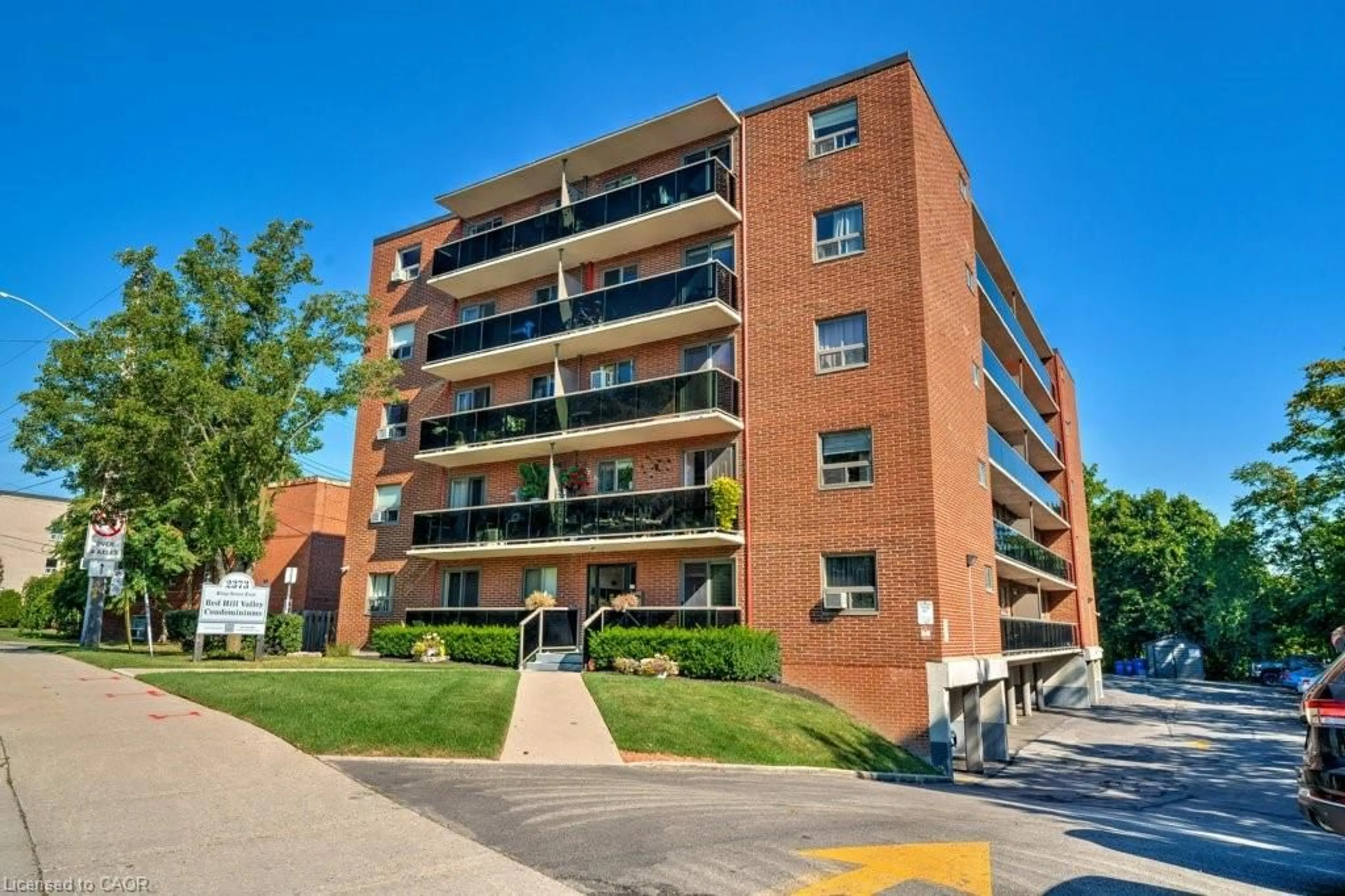 Home with brick exterior material, building for 2373 King St #17, Hamilton Ontario L8K 1X9