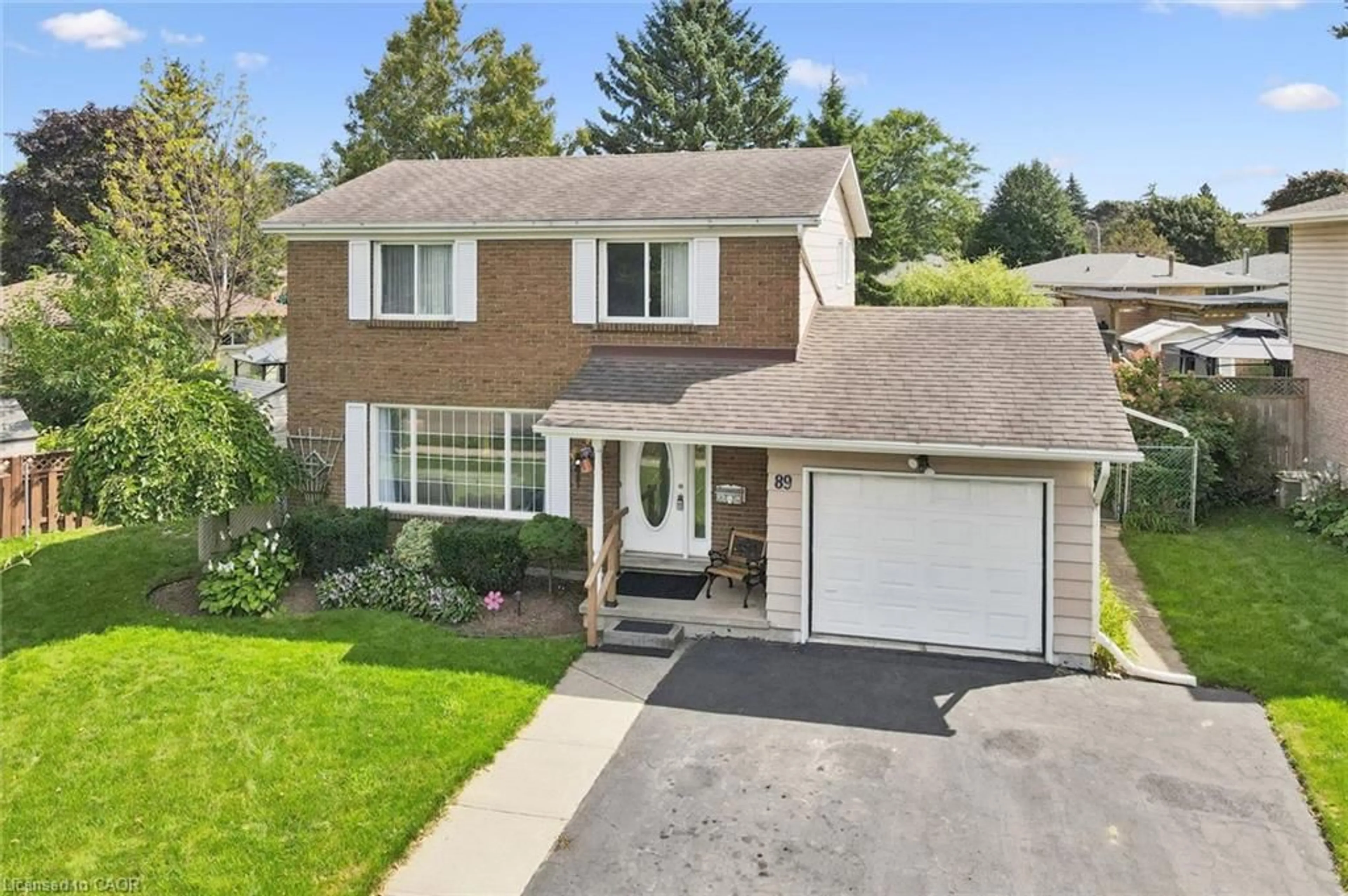 Home with vinyl exterior material, street for 89 Kingswood Dr, Kitchener Ontario N2E 1A9