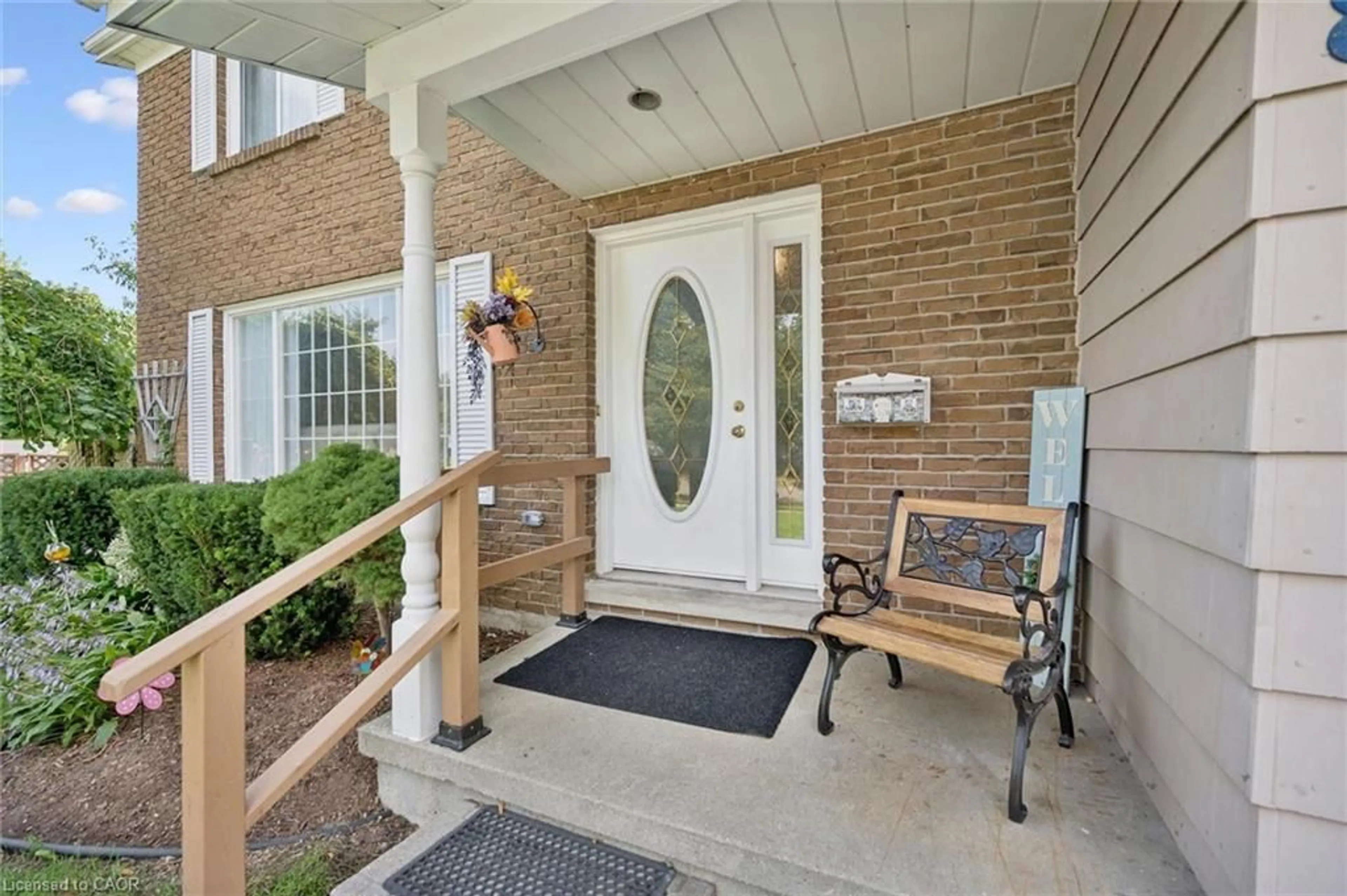 Indoor entryway for 89 Kingswood Dr, Kitchener Ontario N2E 1A9