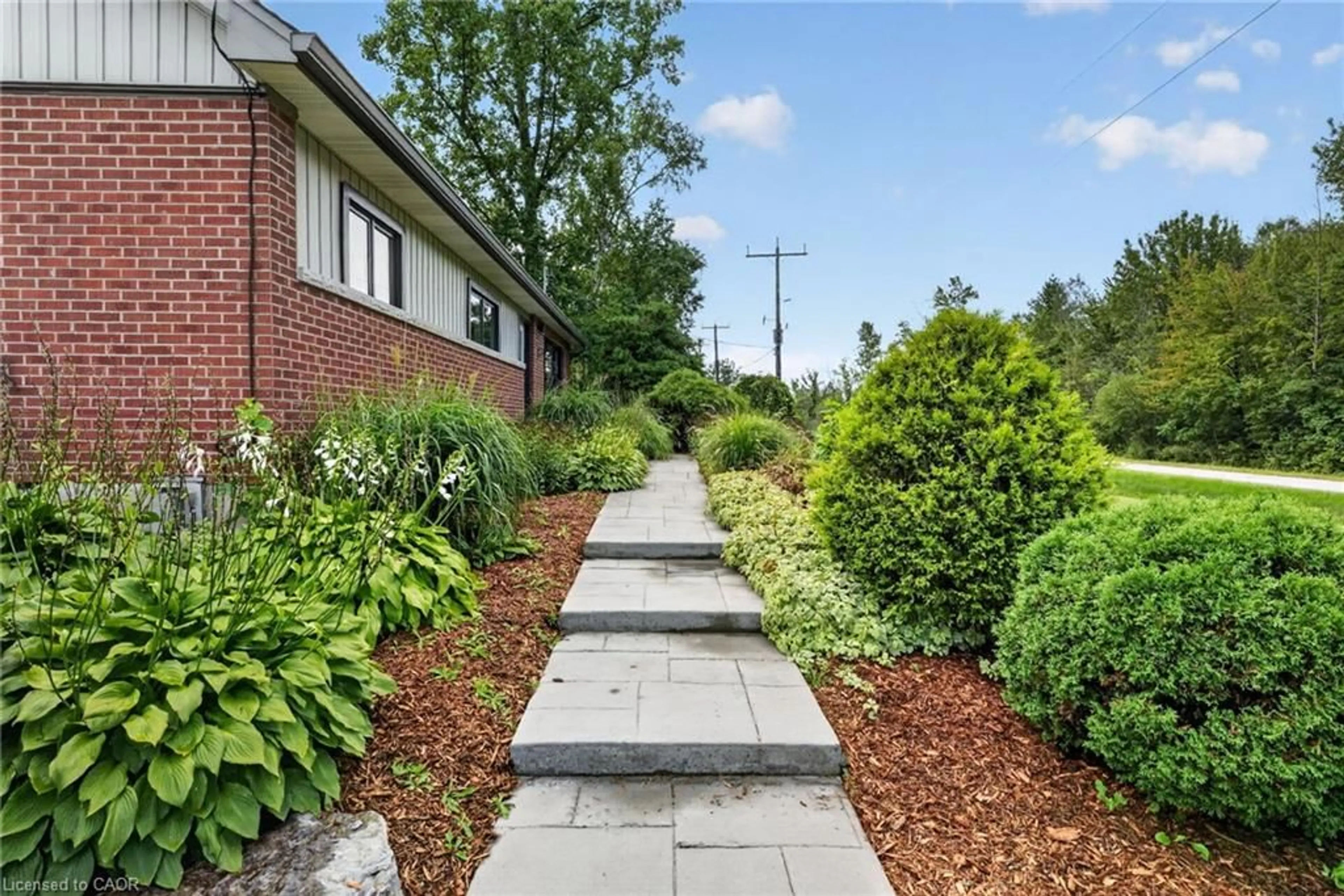 Patio, street for 1216 Cataract Rd, Thorold Ontario L3B 5N5