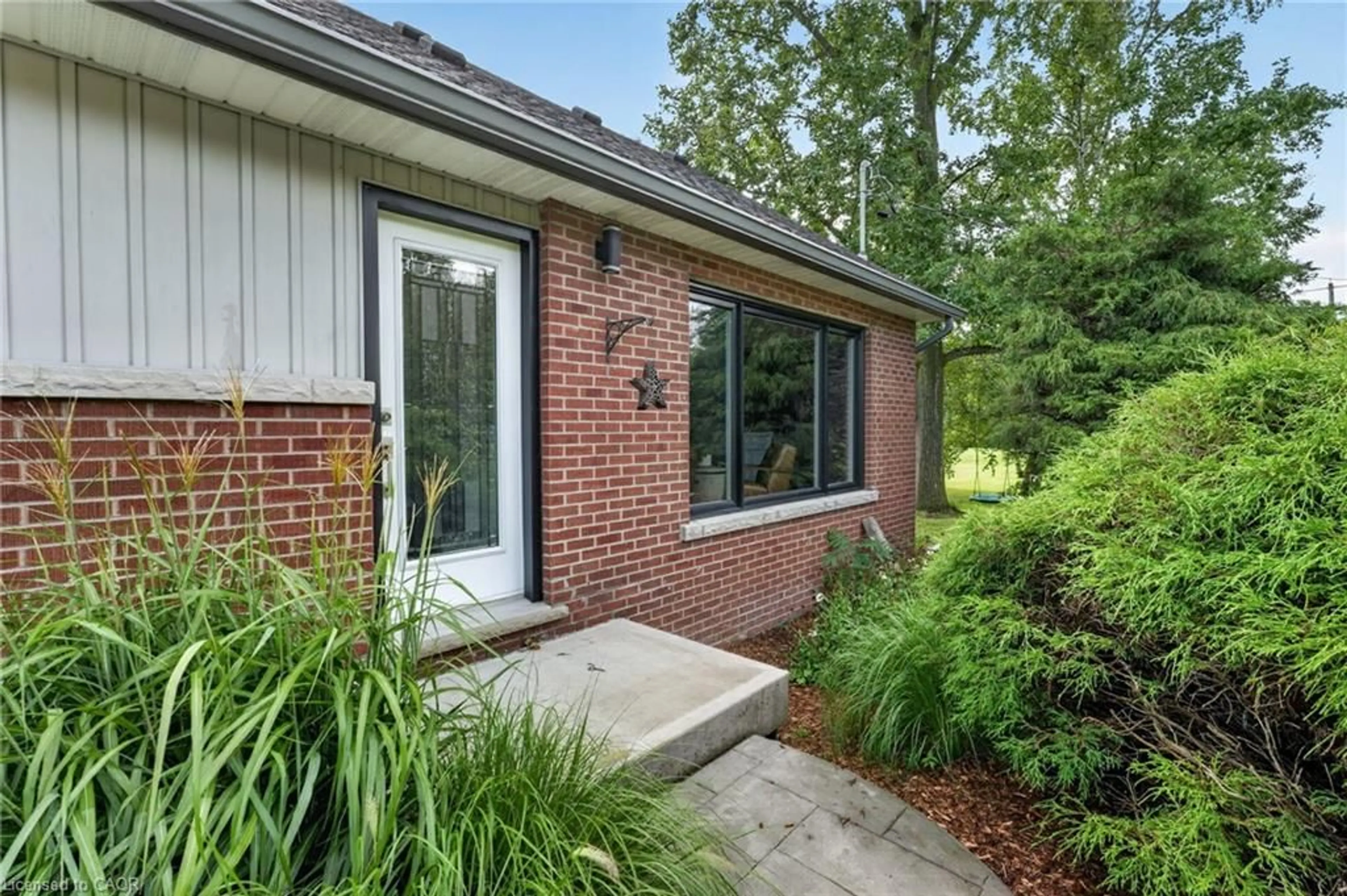 Home with brick exterior material, street for 1216 Cataract Rd, Thorold Ontario L3B 5N5