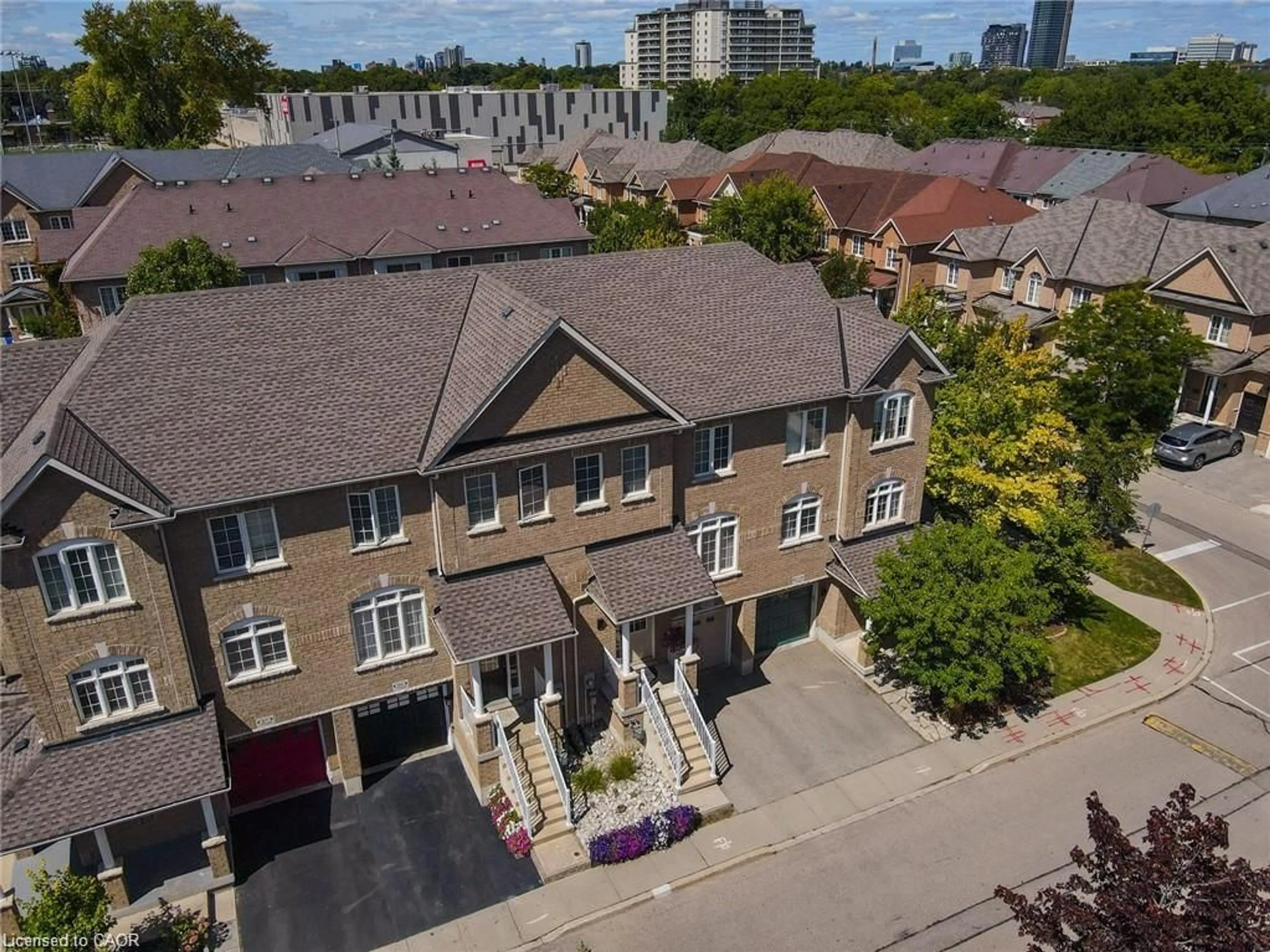 A pic from outside/outdoor area/front of a property/back of a property/a pic from drone, street for 110 Highland Rd #86, Kitchener Ontario N2M 3S1