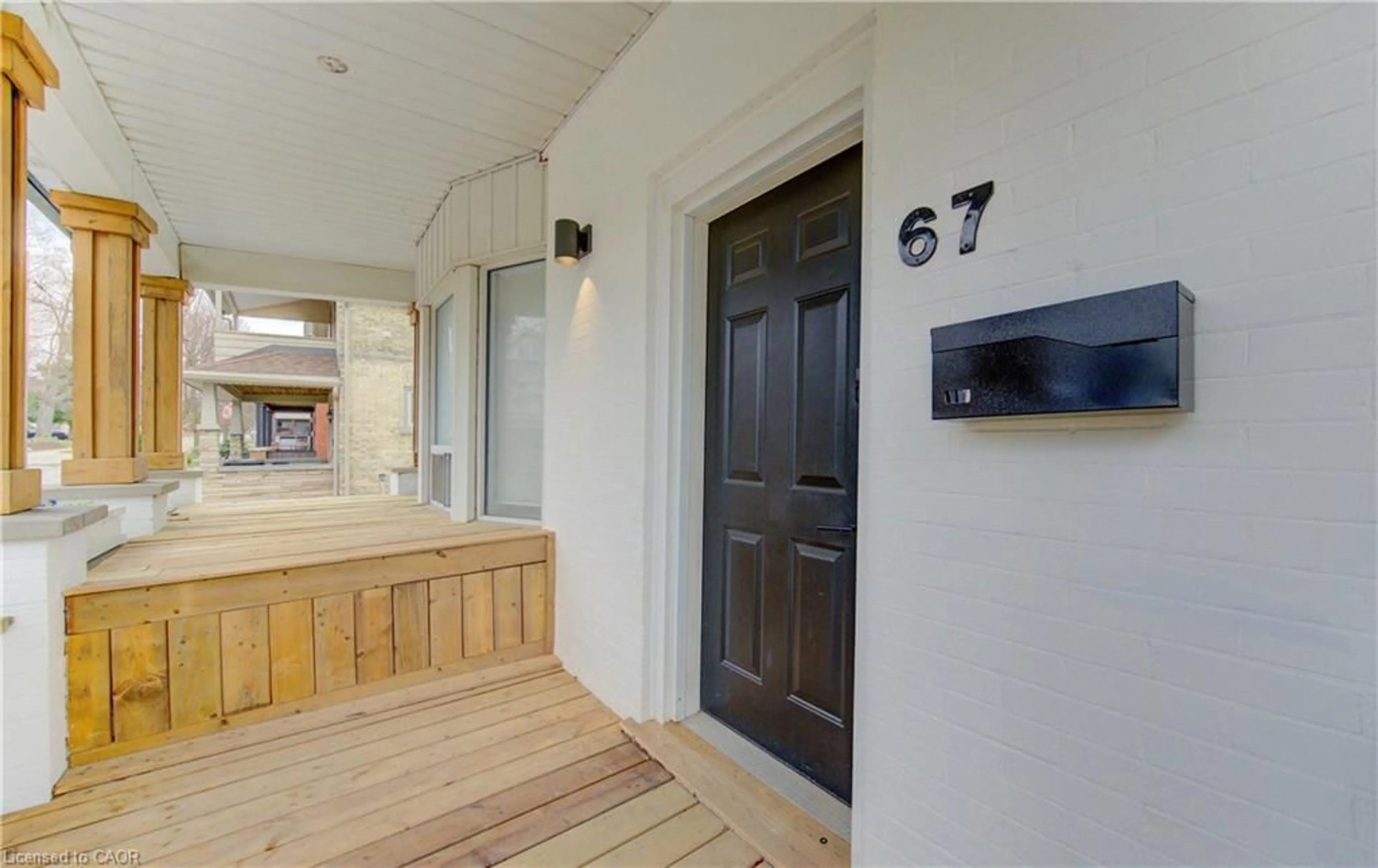 Indoor entryway for 67 Louisa St, Kitchener Ontario N2H 5L9
