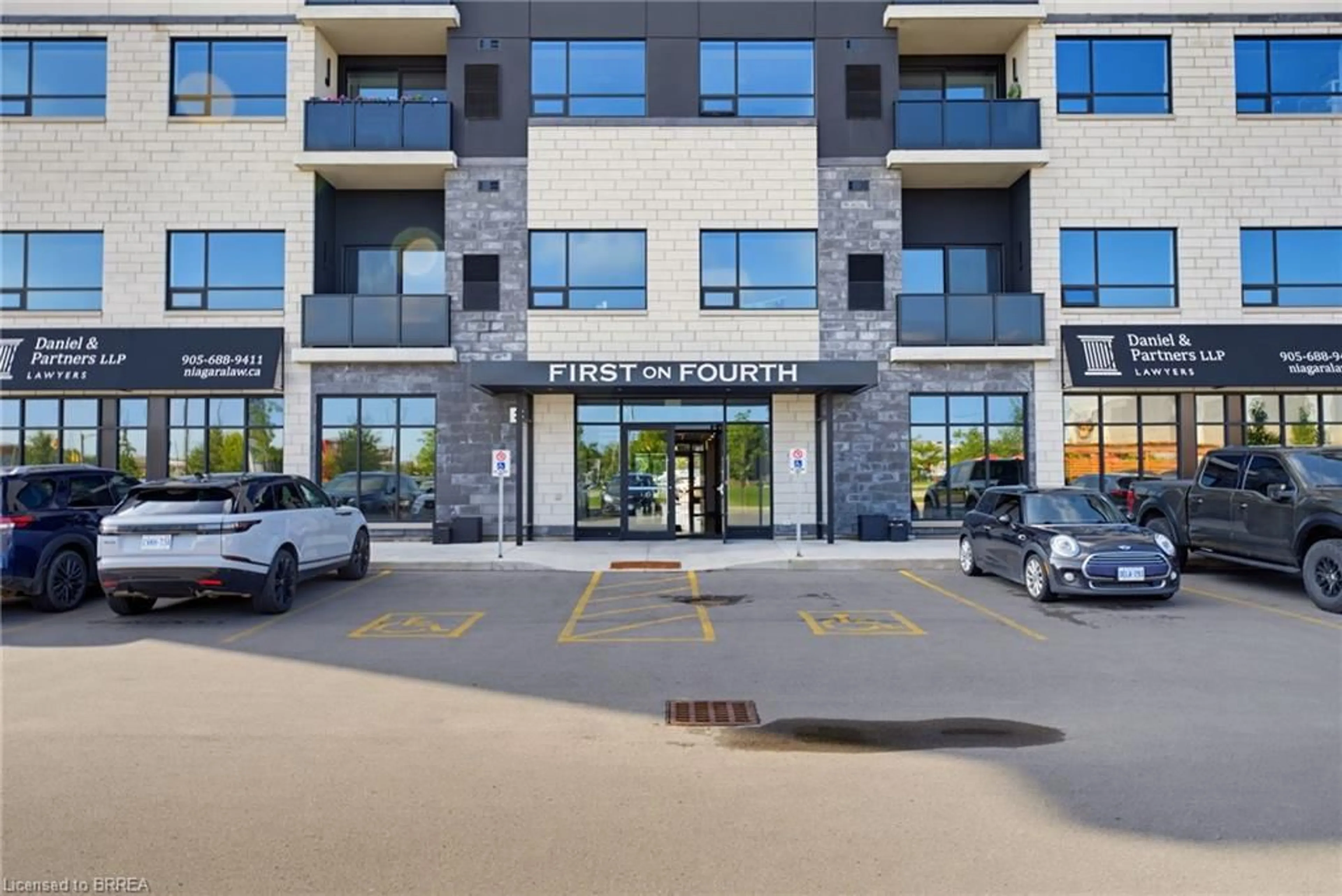 Indoor foyer for 300B Fourth Ave #208, St. Catharines Ontario L2S 0E6