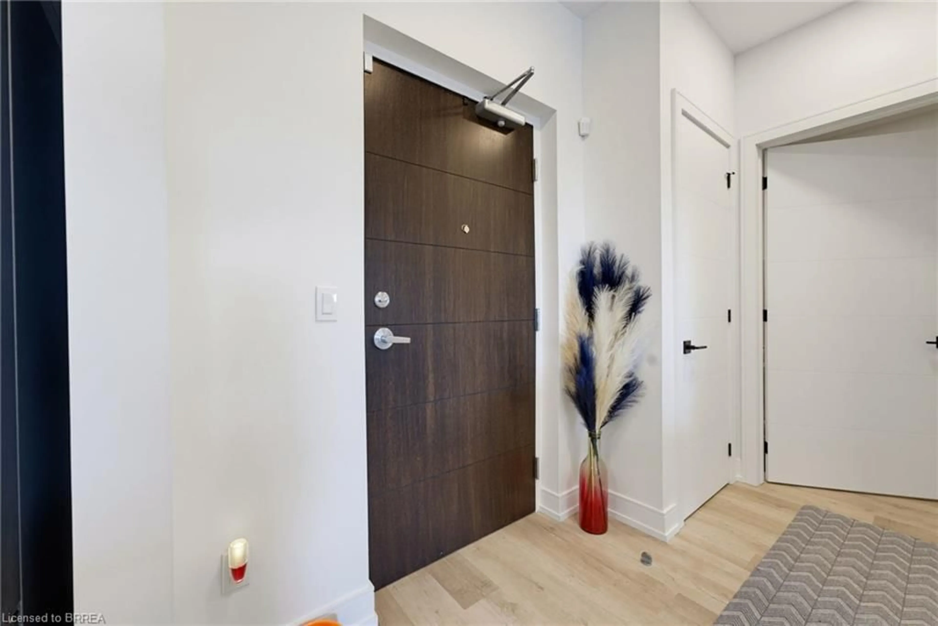Indoor entryway for 300B Fourth Ave #208, St. Catharines Ontario L2S 0E6