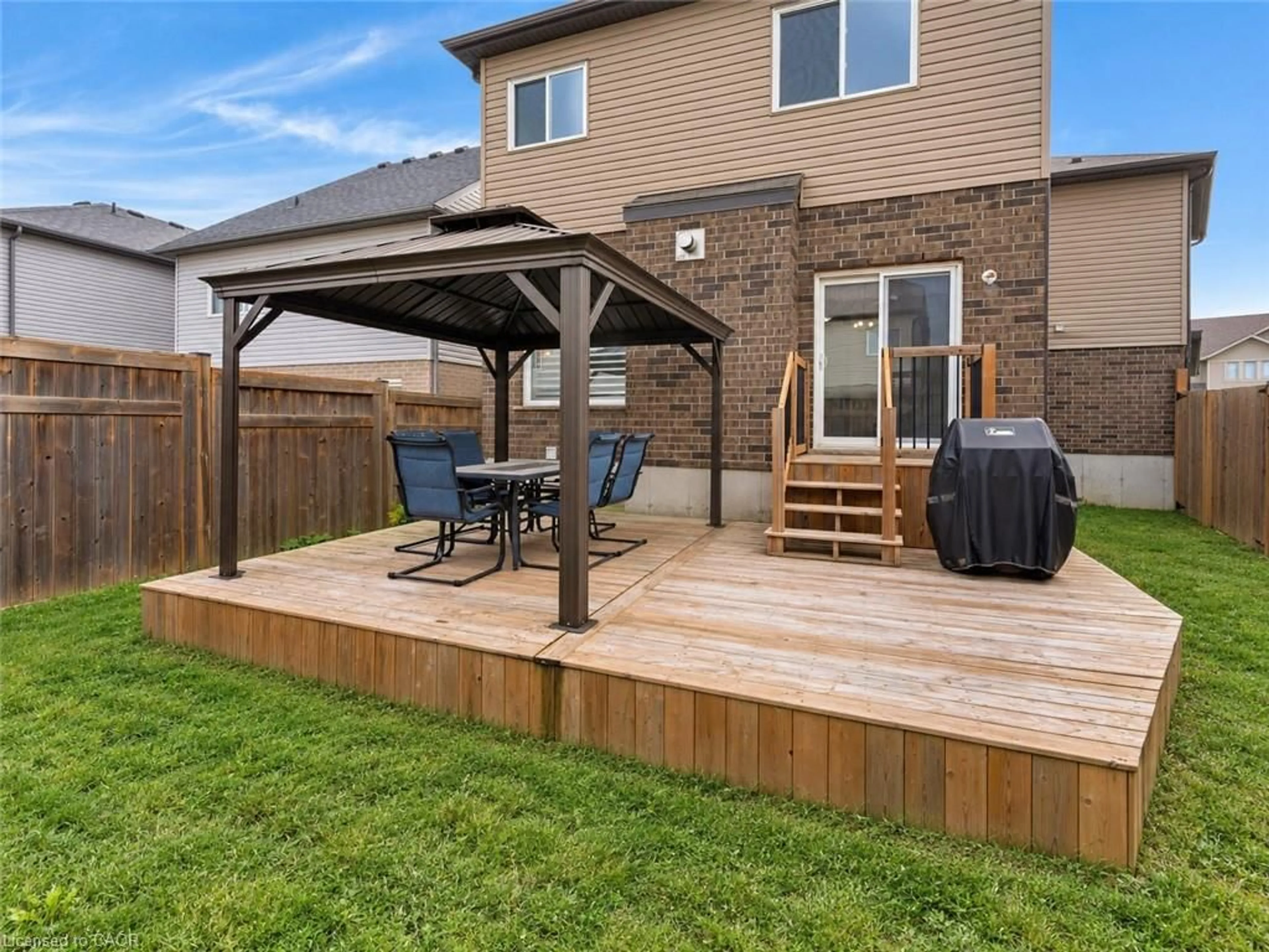 Patio, street for 278 Thomas Slee Dr, Kitchener Ontario N2P 0B8