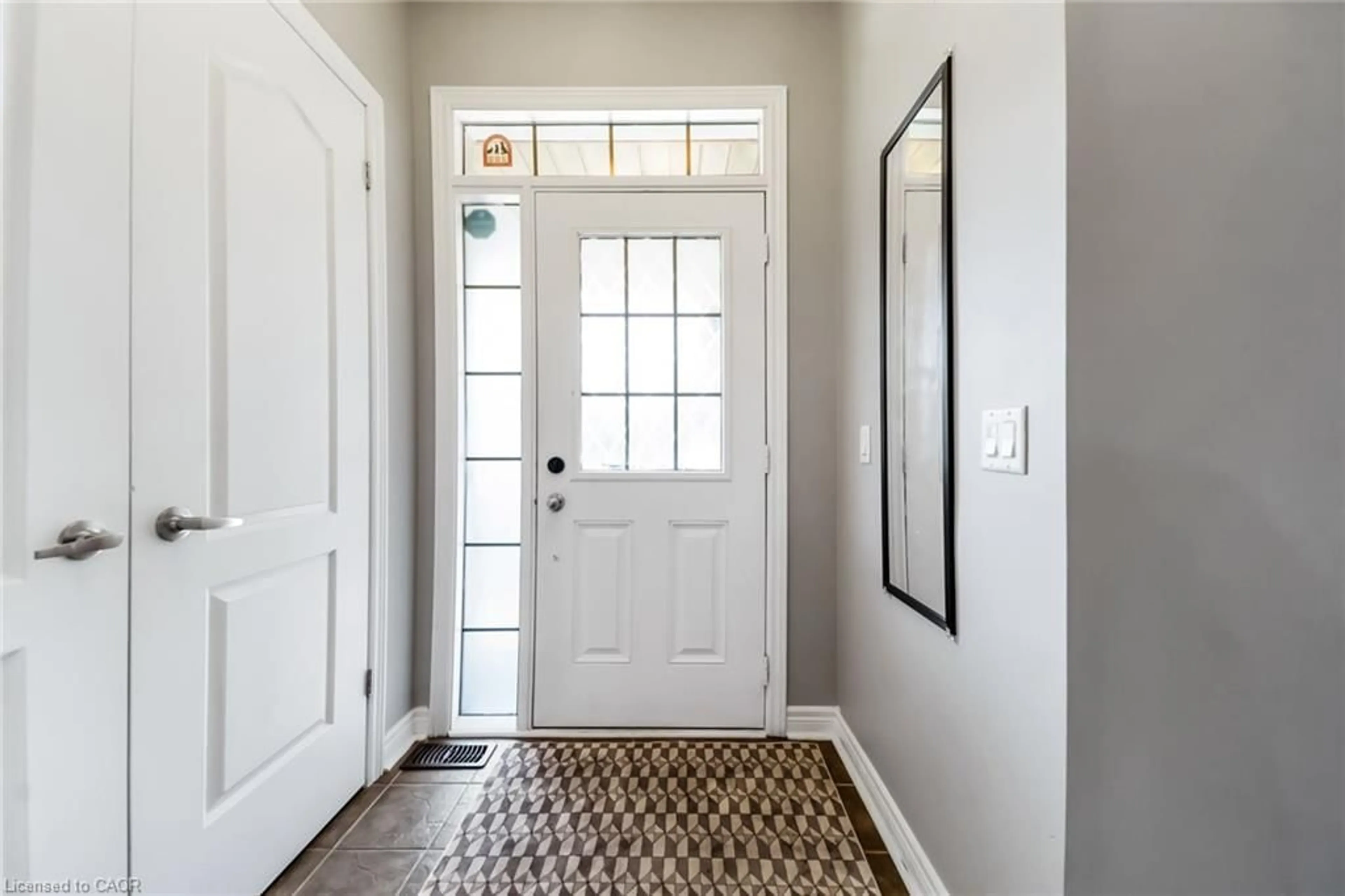 Indoor entryway for 792 Arthur Parker Ave, Oxford Ontario N4T 0G7