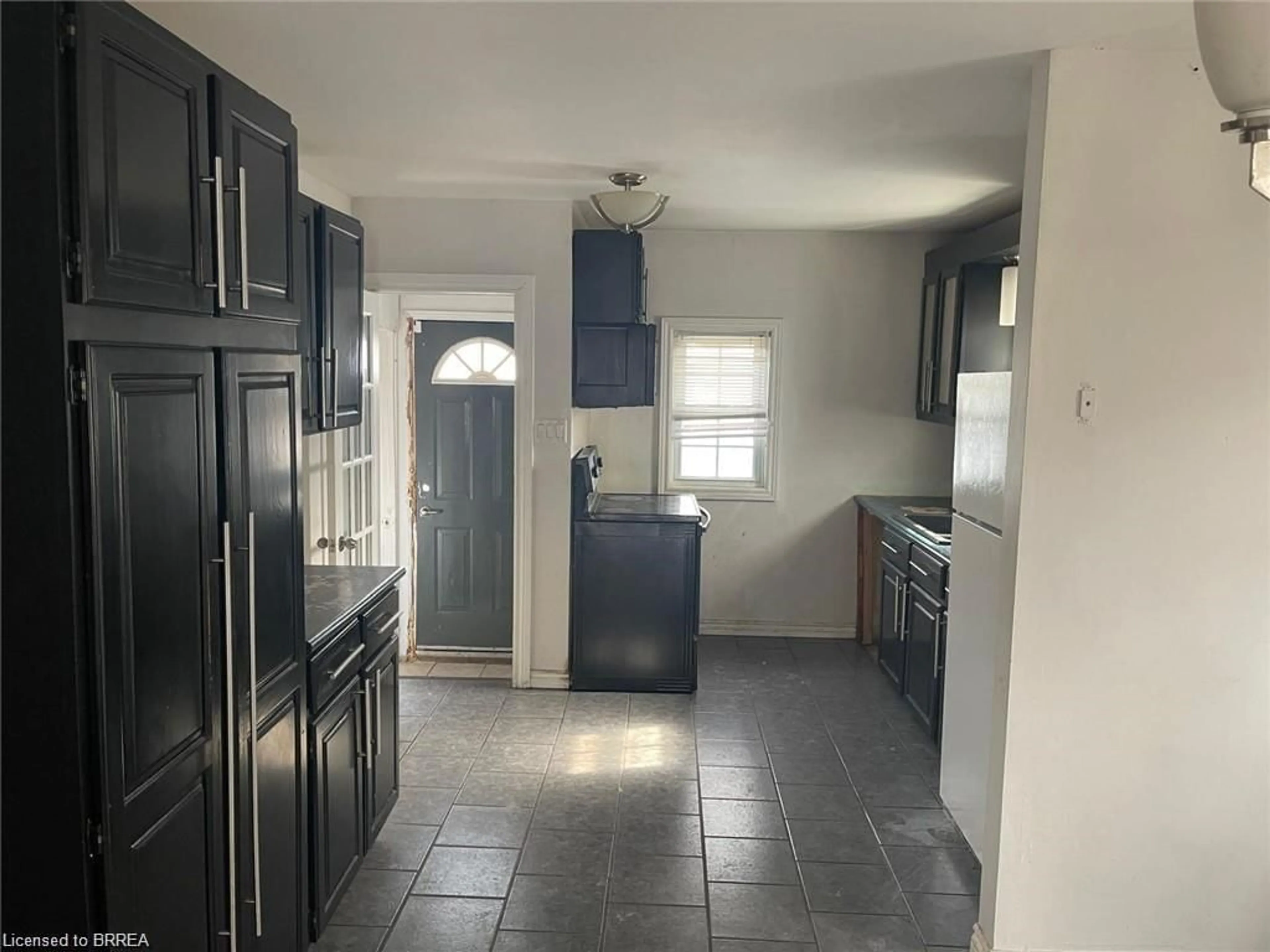Standard kitchen, ceramic/tile floor for 258 Wellington Rd, London Ontario N6C 4N5