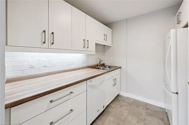 358 Waterloo Ave #902, Guelph 3
