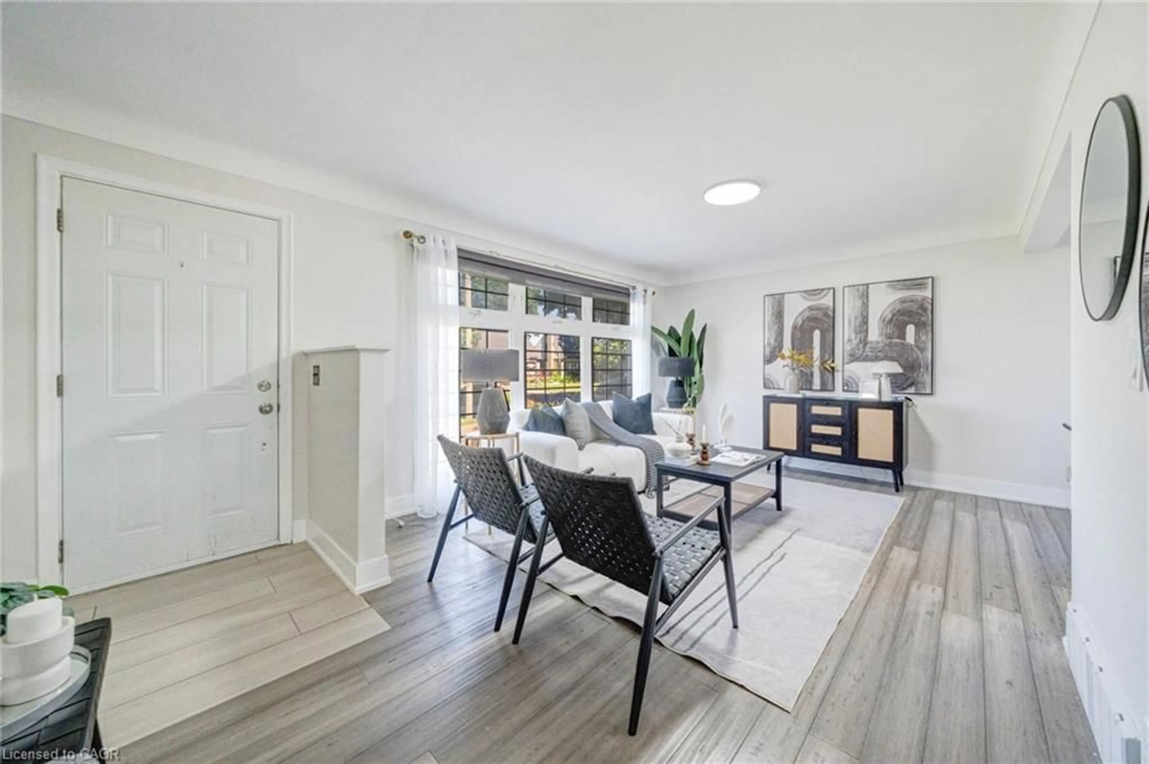 Living room with furniture, unknown for 6604 Locus Ave, Niagara Falls Ontario L2G 4K7