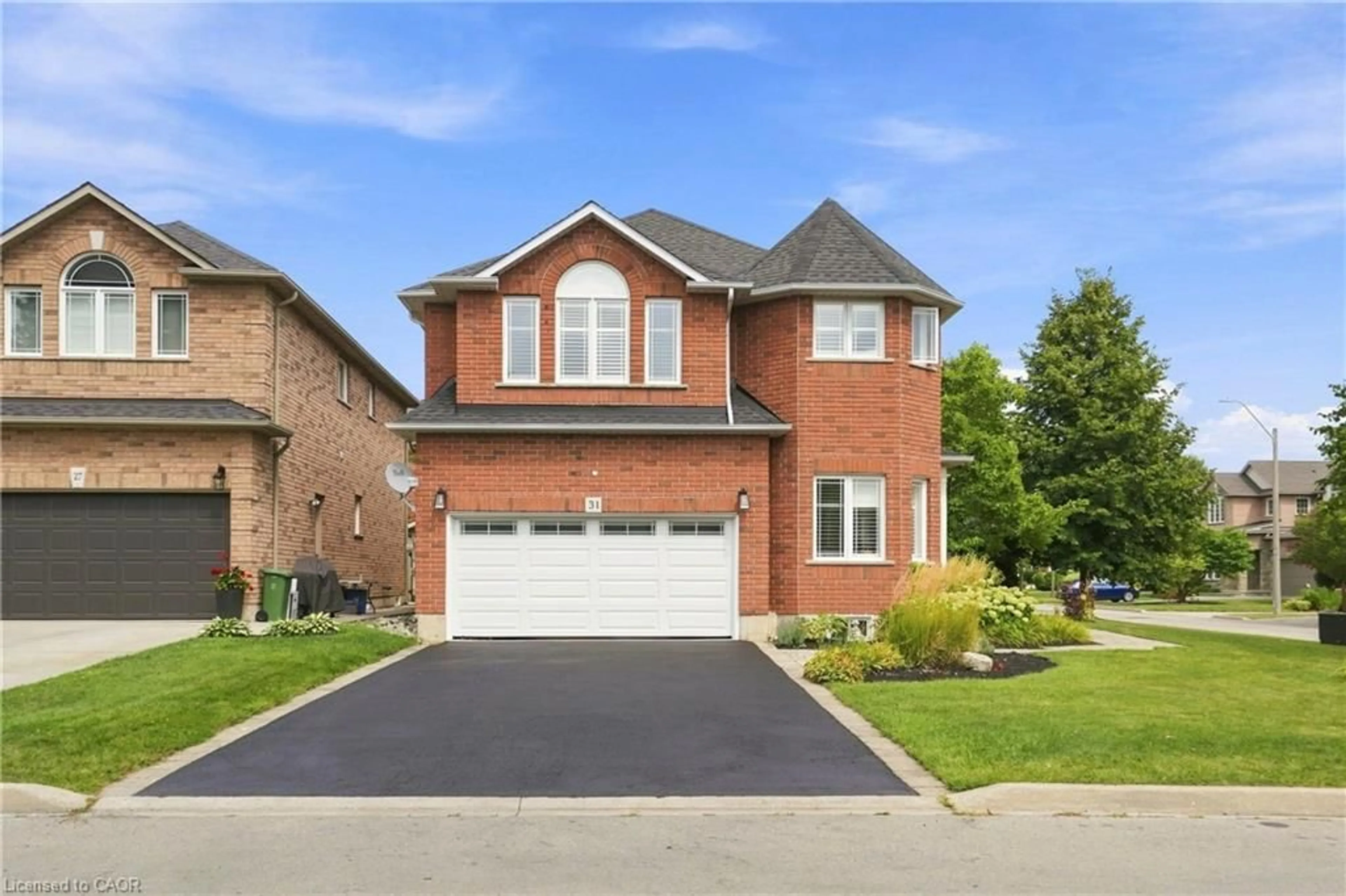 Home with brick exterior material, street for 31 Commando Crt, Waterdown Ontario L8B 0J6