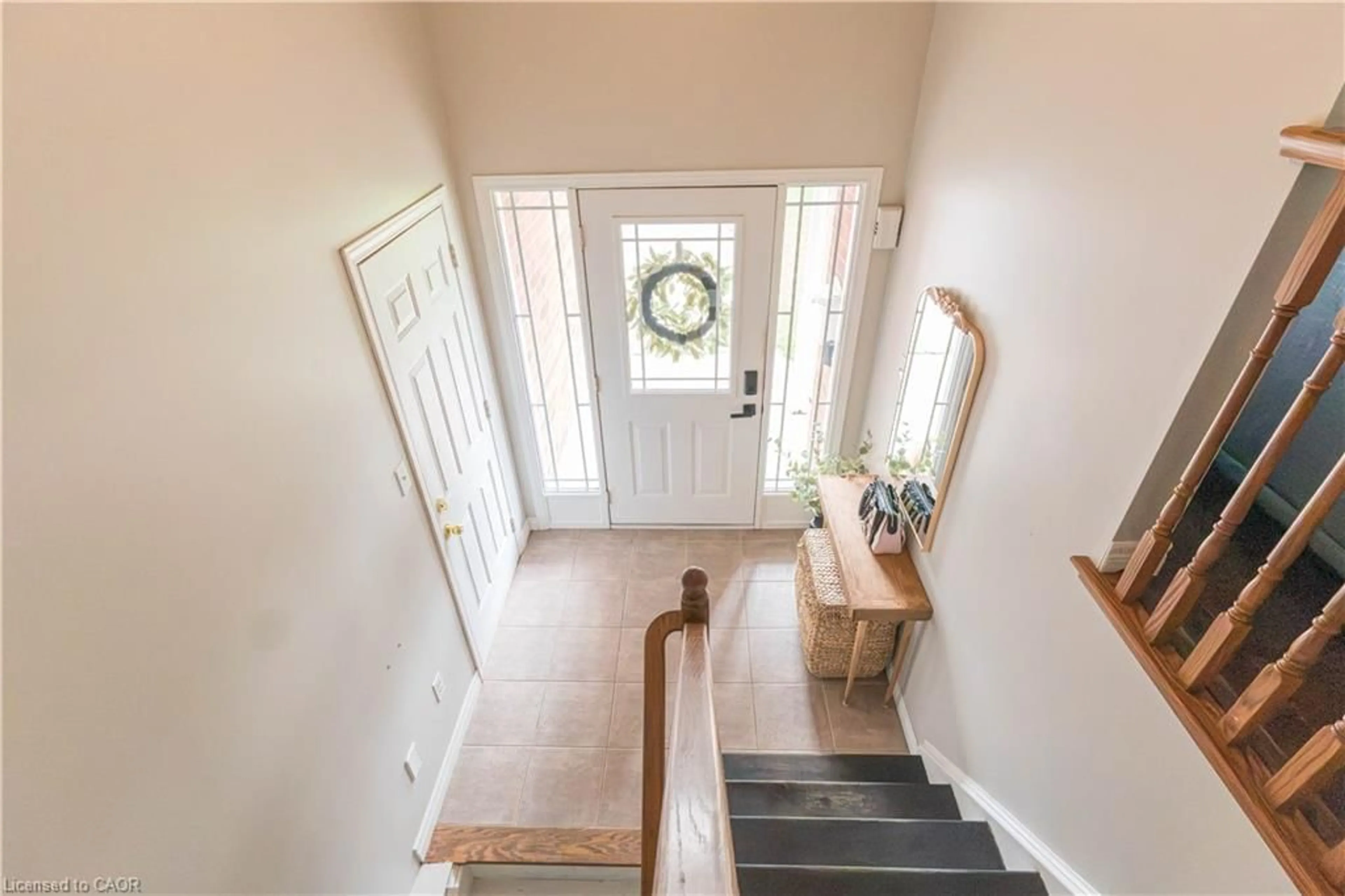 Indoor entryway for 114 Bellamy Cres, Fergus Ontario N1M 3S6