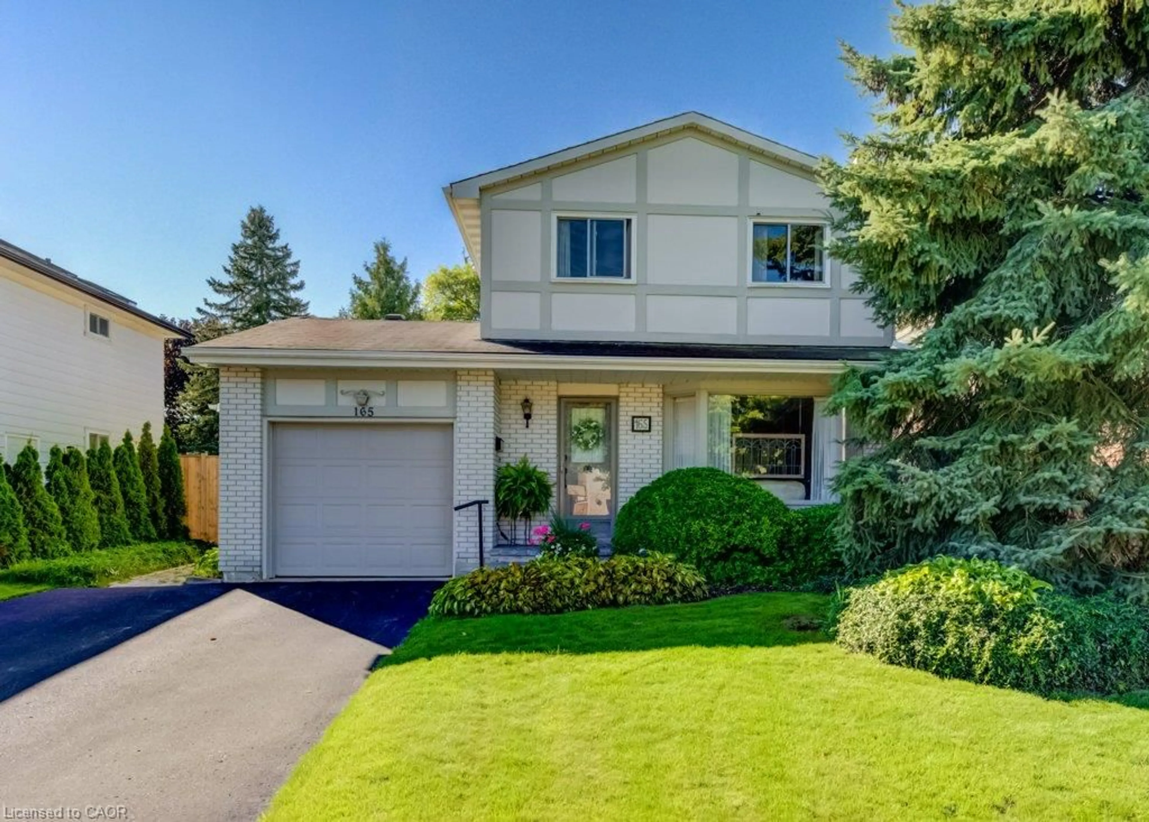 Home with vinyl exterior material, street for 165 Mcgarry Dr, Kitchener Ontario N2N 1A8