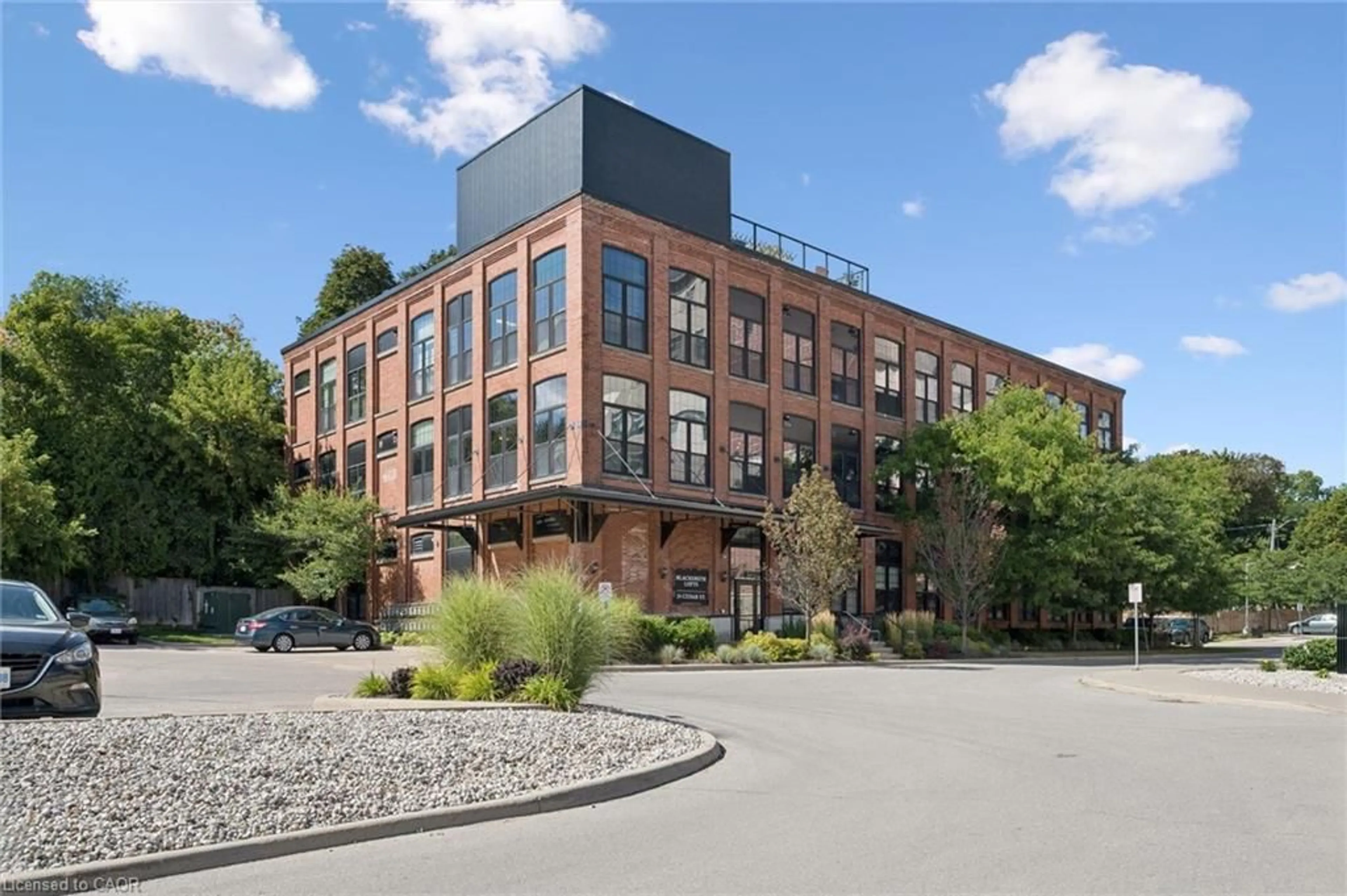 Home with brick exterior material, building for 24 Cedar St #106, Cambridge Ontario N1S 0B2