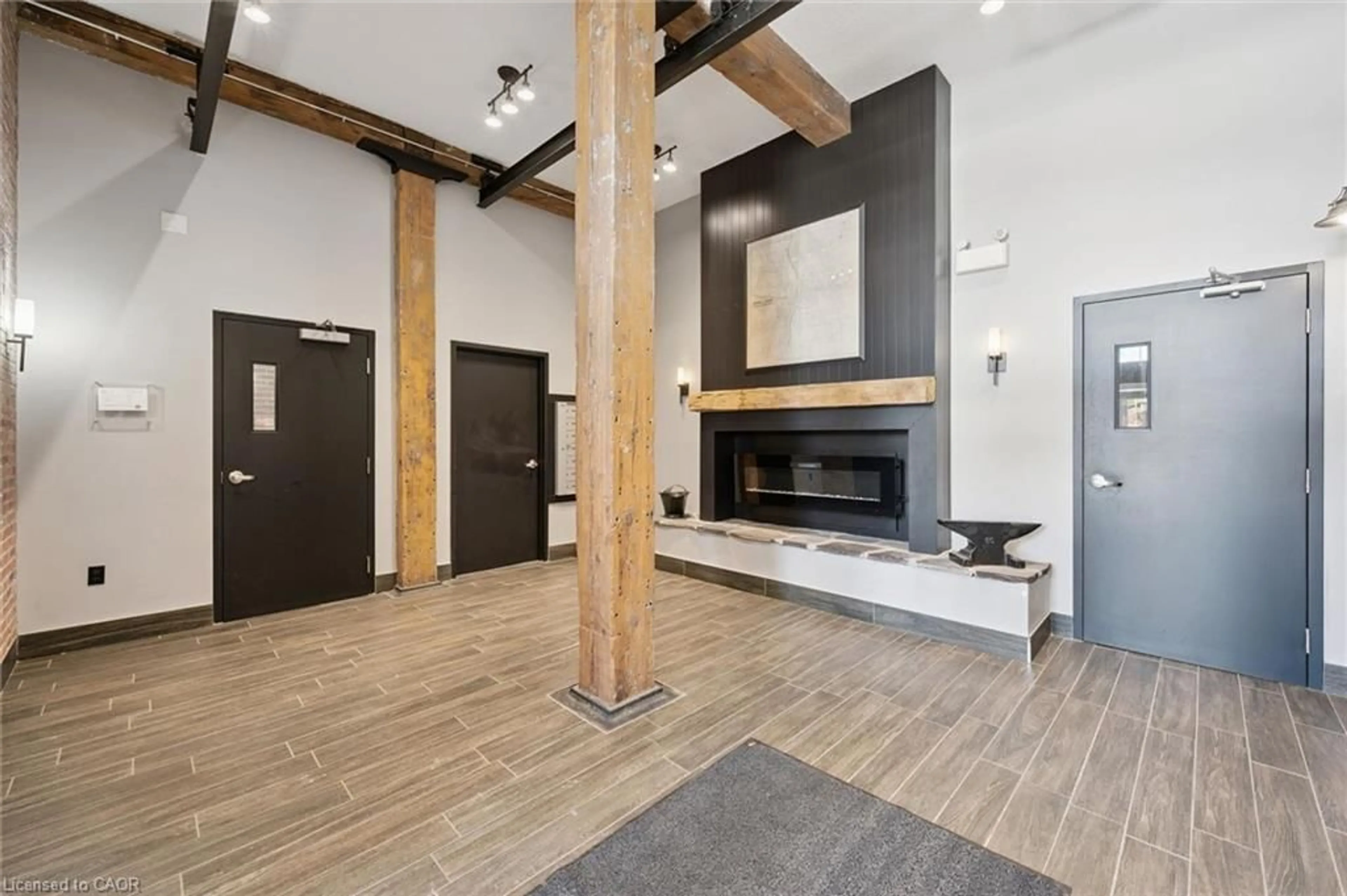 Indoor foyer for 24 Cedar St #106, Cambridge Ontario N1S 0B2