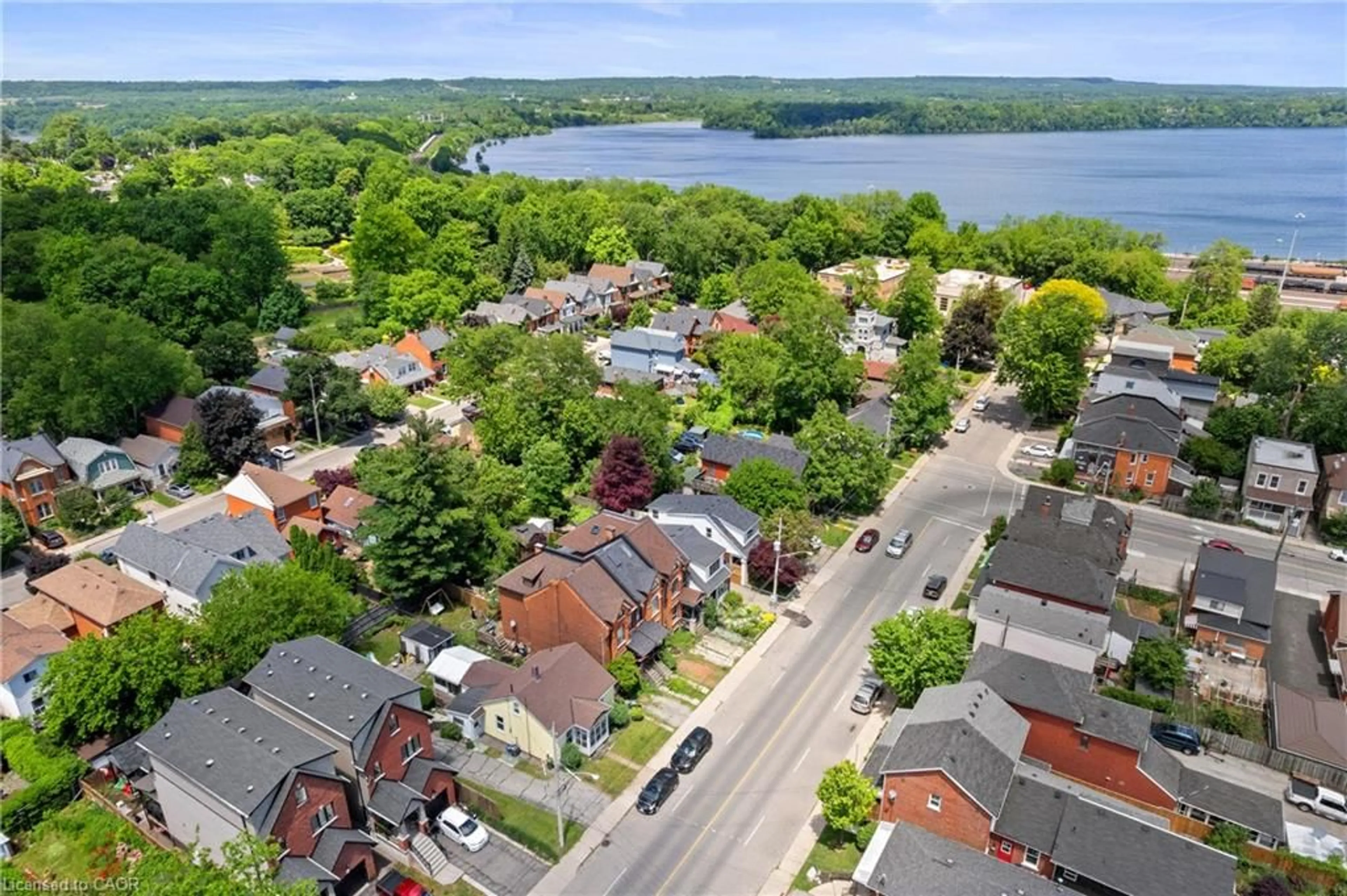 A pic from outside/outdoor area/front of a property/back of a property/a pic from drone, street for 193 Locke St, Hamilton Ontario L8R 3B1
