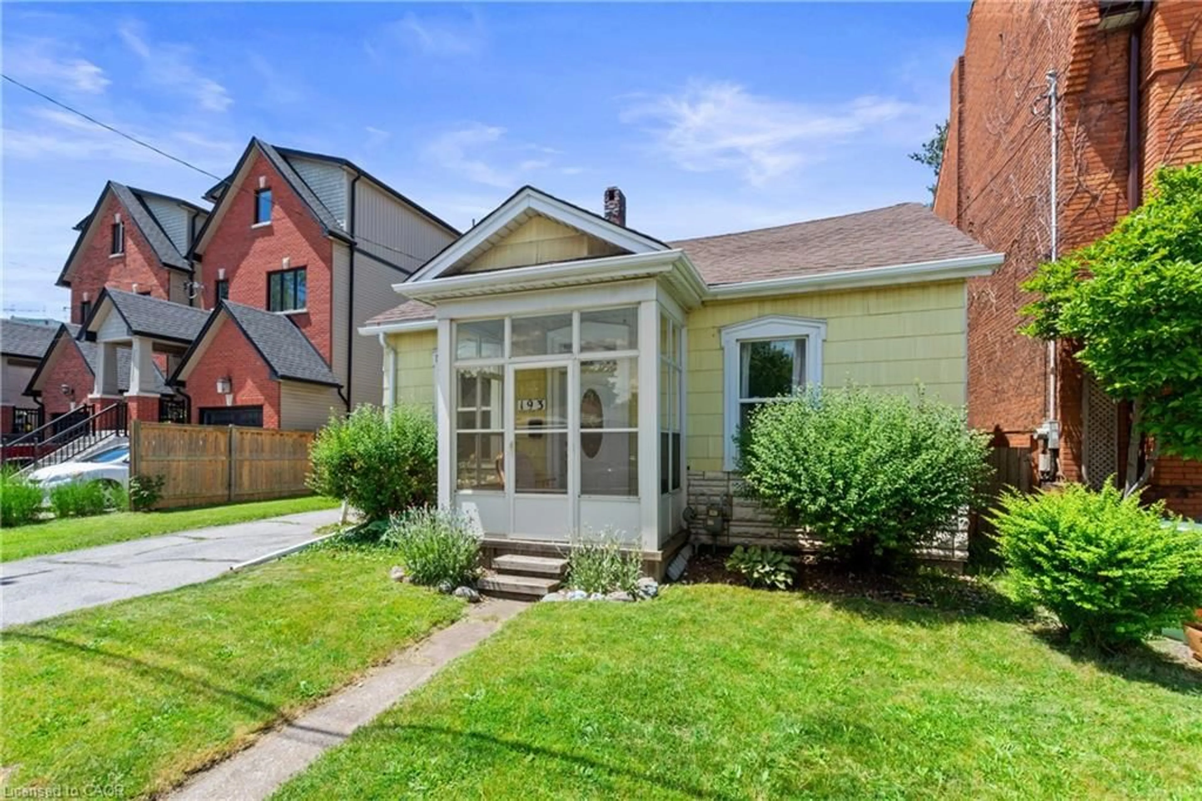 Home with brick exterior material, street for 193 Locke St, Hamilton Ontario L8R 3B1