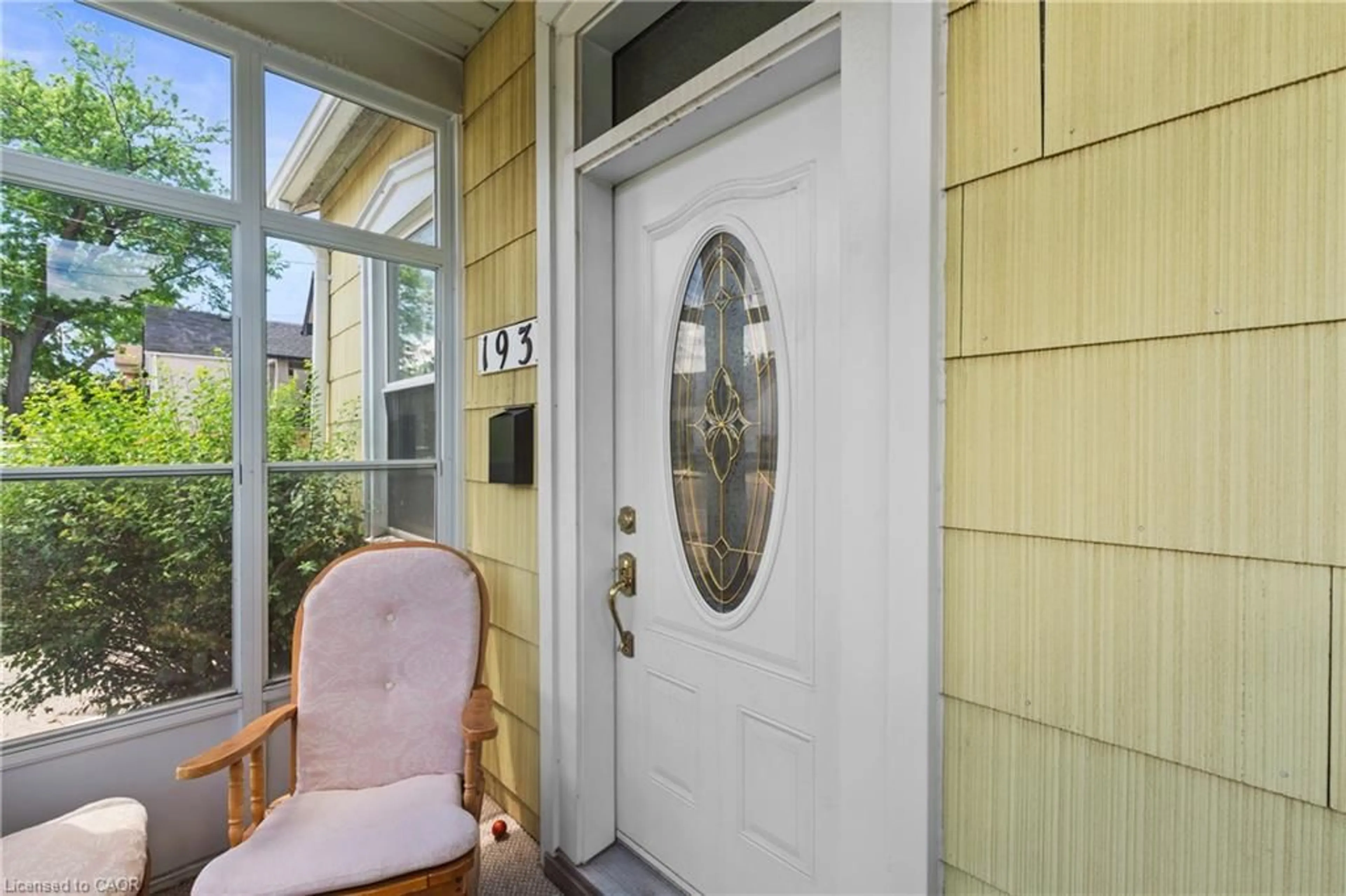 Indoor entryway for 193 Locke St, Hamilton Ontario L8R 3B1
