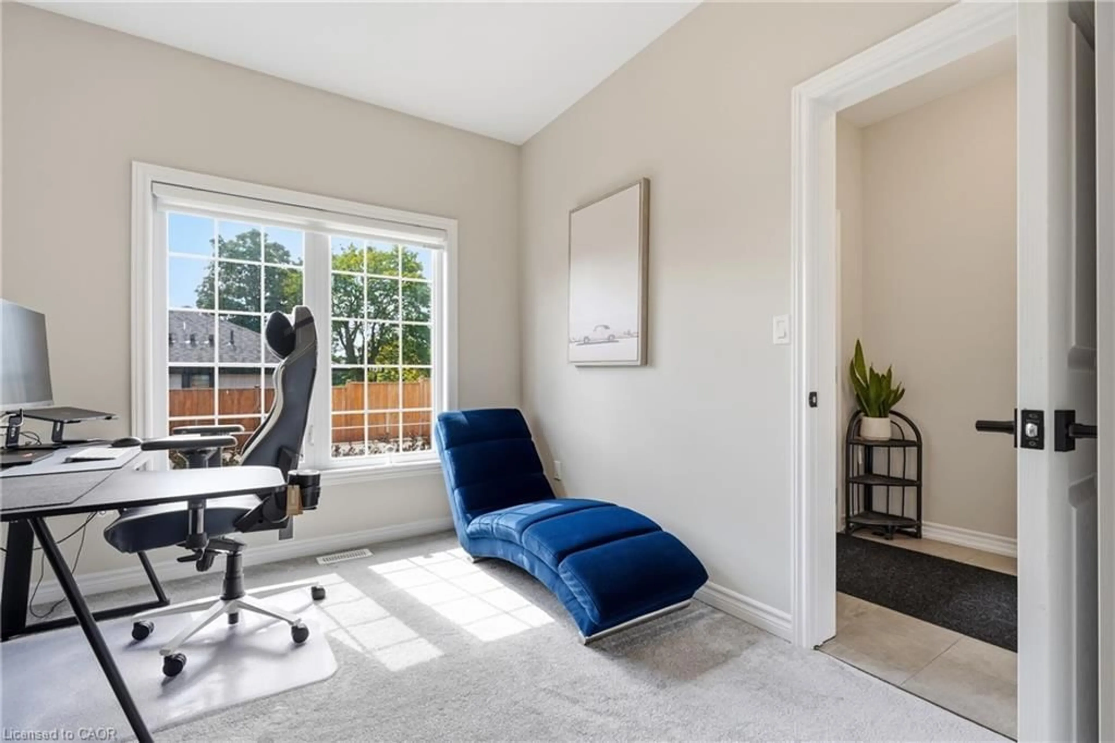A pic of a room for 3 Braida Lane, Halton Hills Ontario L7J 0B7