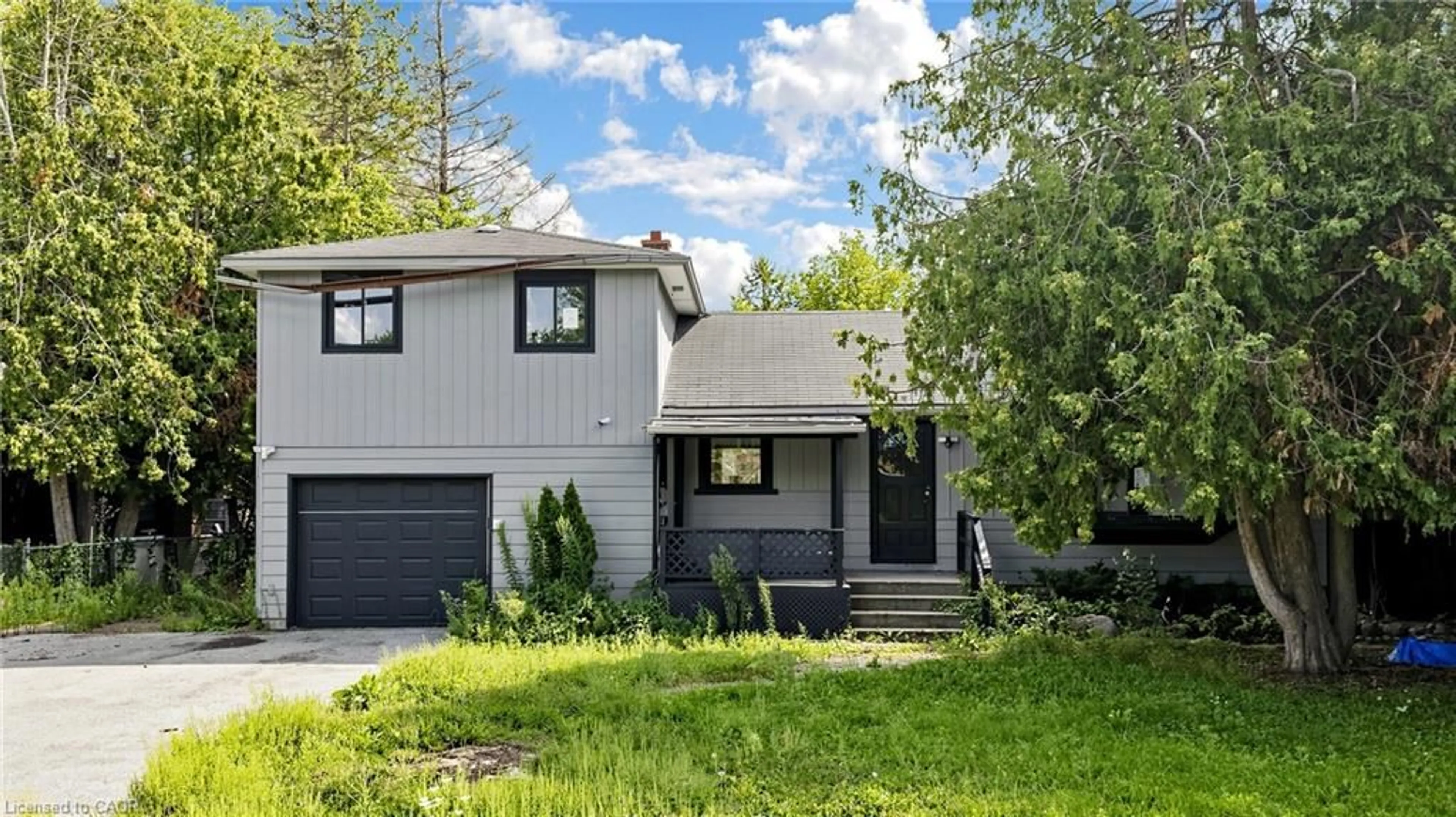 Home with vinyl exterior material, street for 1051 Goshen Rd, Innisfil Ontario L9S 2B5