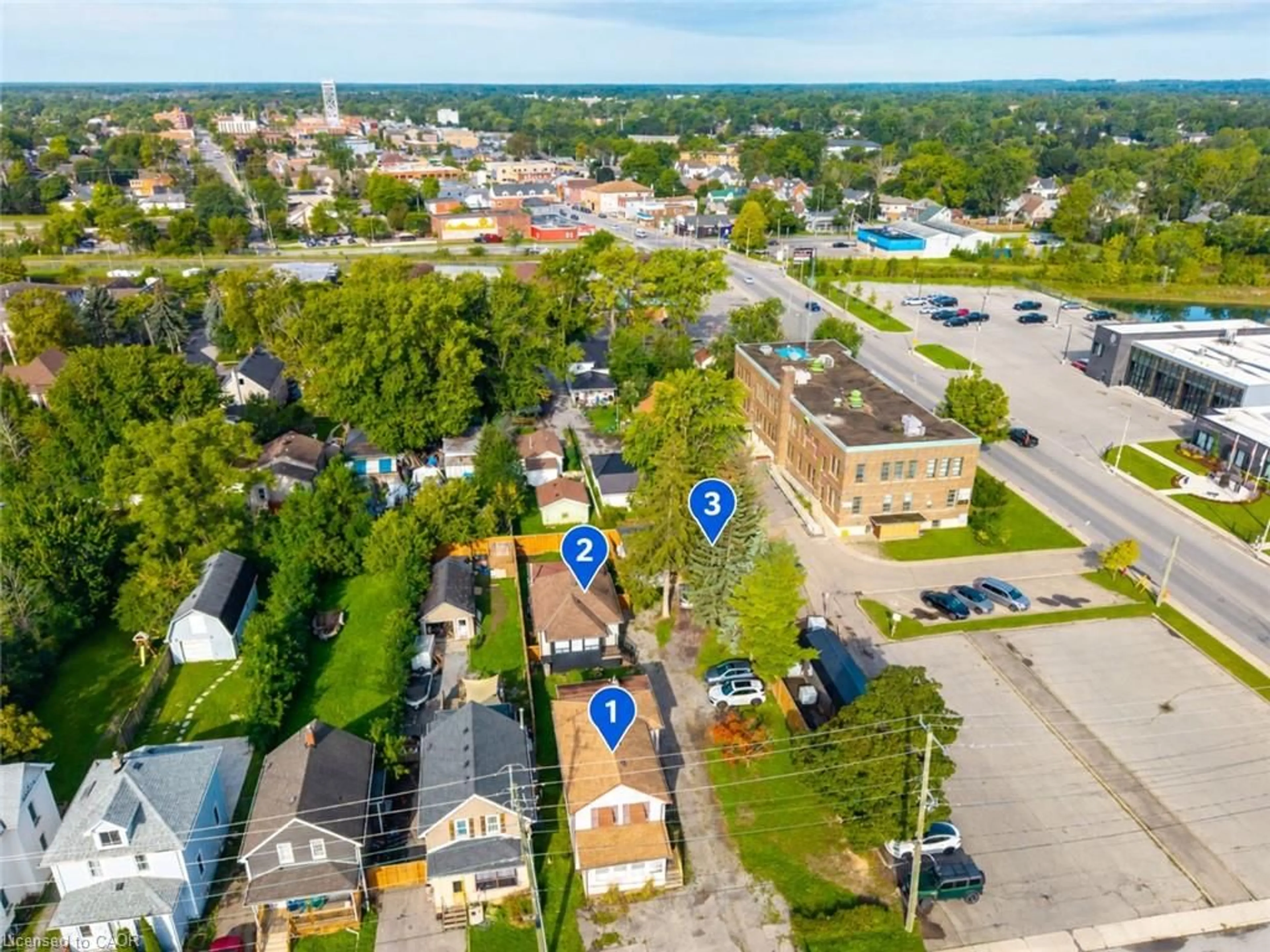 A pic from outside/outdoor area/front of a property/back of a property/a pic from drone, street for 13 & 15 Duncan St, Welland Ontario L3B 2C5