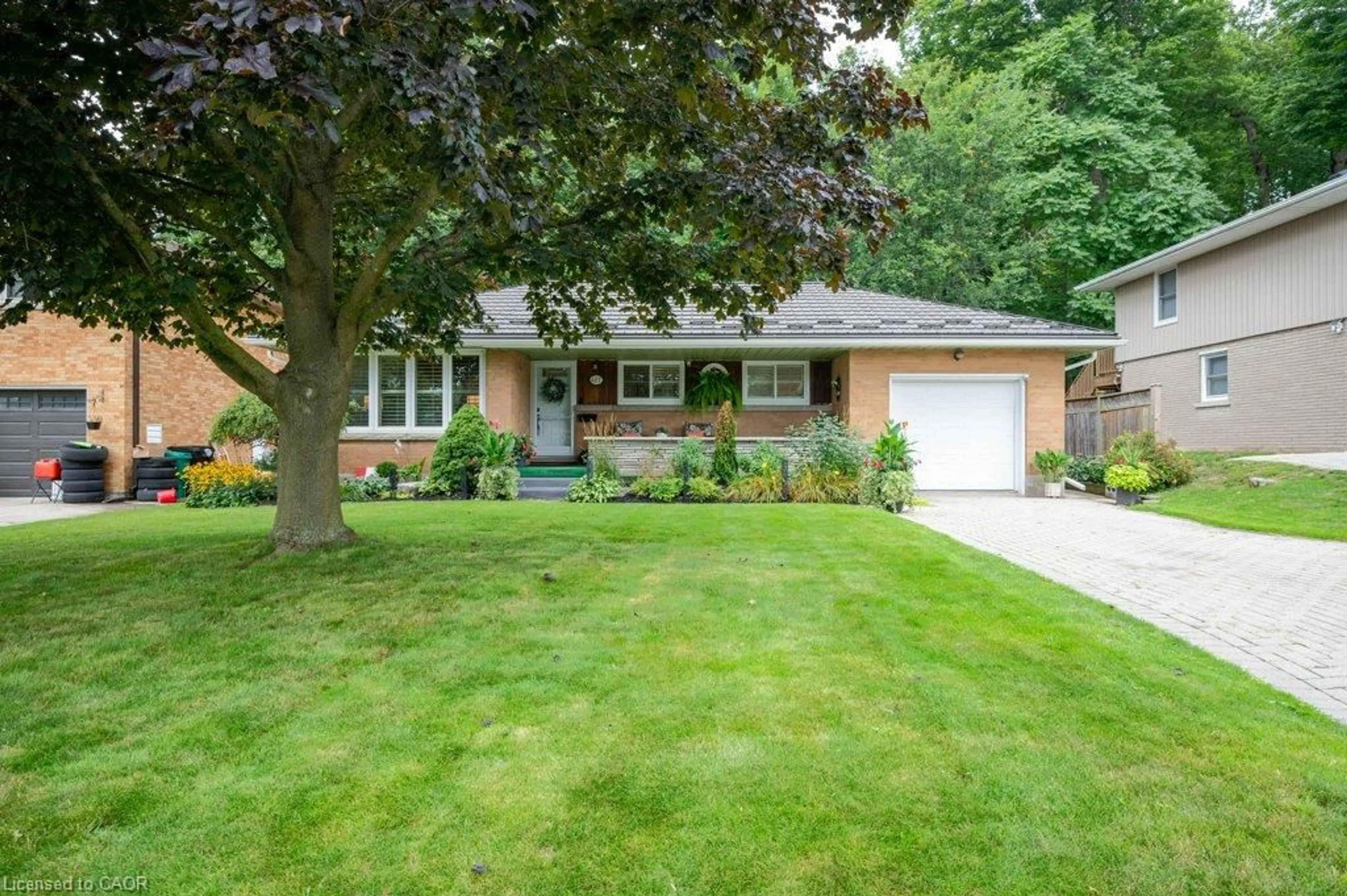 Home with vinyl exterior material, street for 417 Edwin St, Kitchener Ontario N2H 4P7
