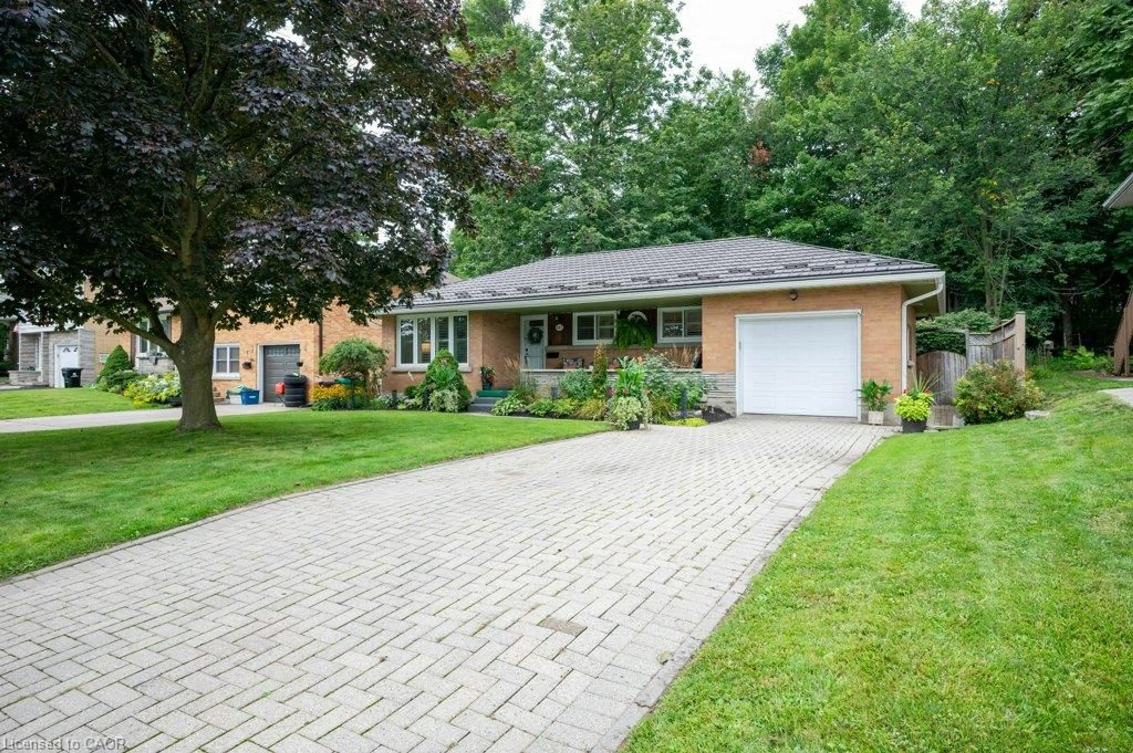 Home with brick exterior material, street for 417 Edwin St, Kitchener Ontario N2H 4P7