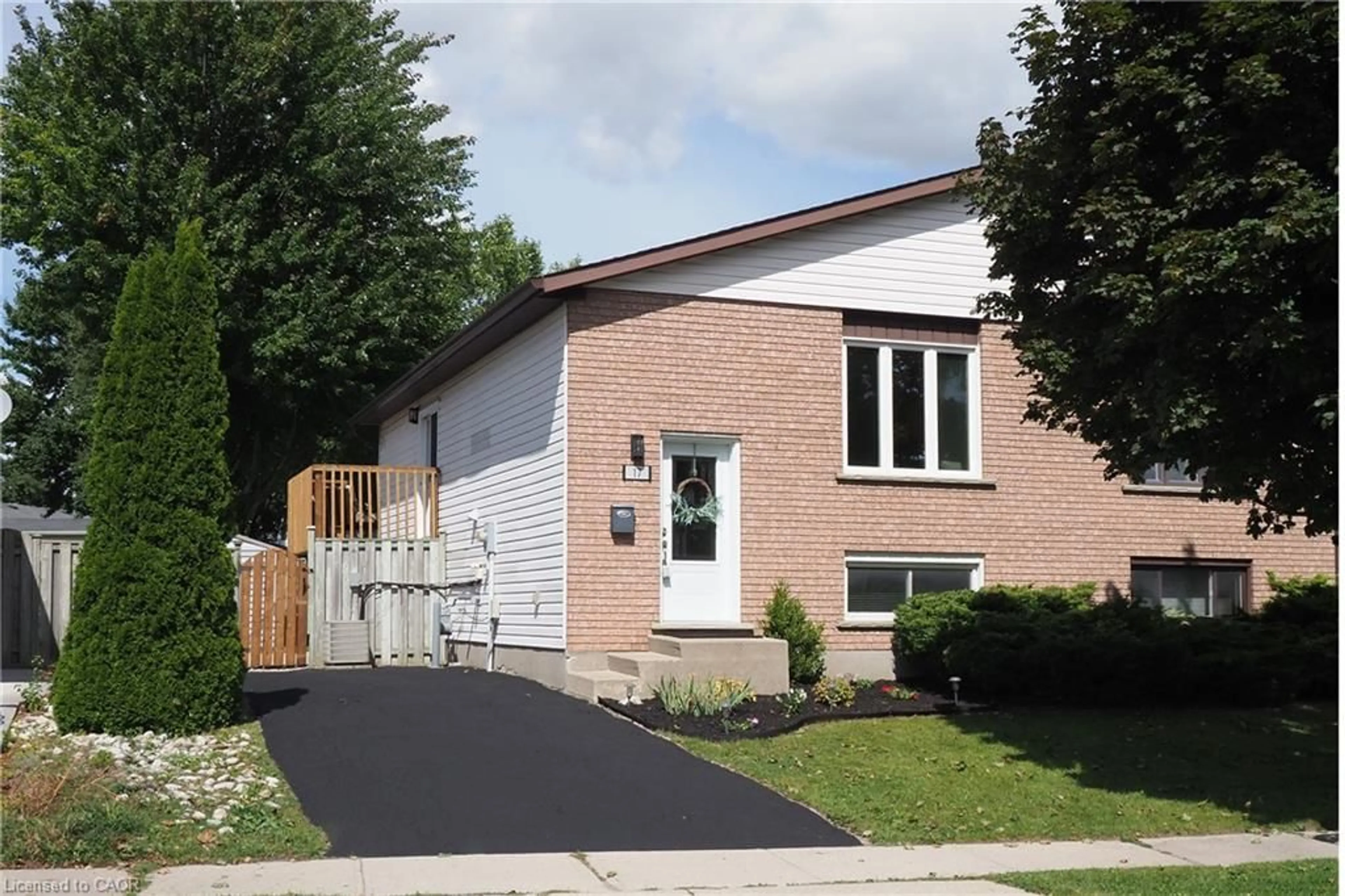 Home with brick exterior material, street for 17 Dyer Crt, Cambridge Ontario N3C 4B8