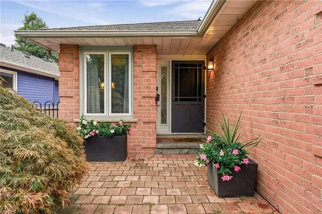 1229 Nathaniel Cres, Burlington 3