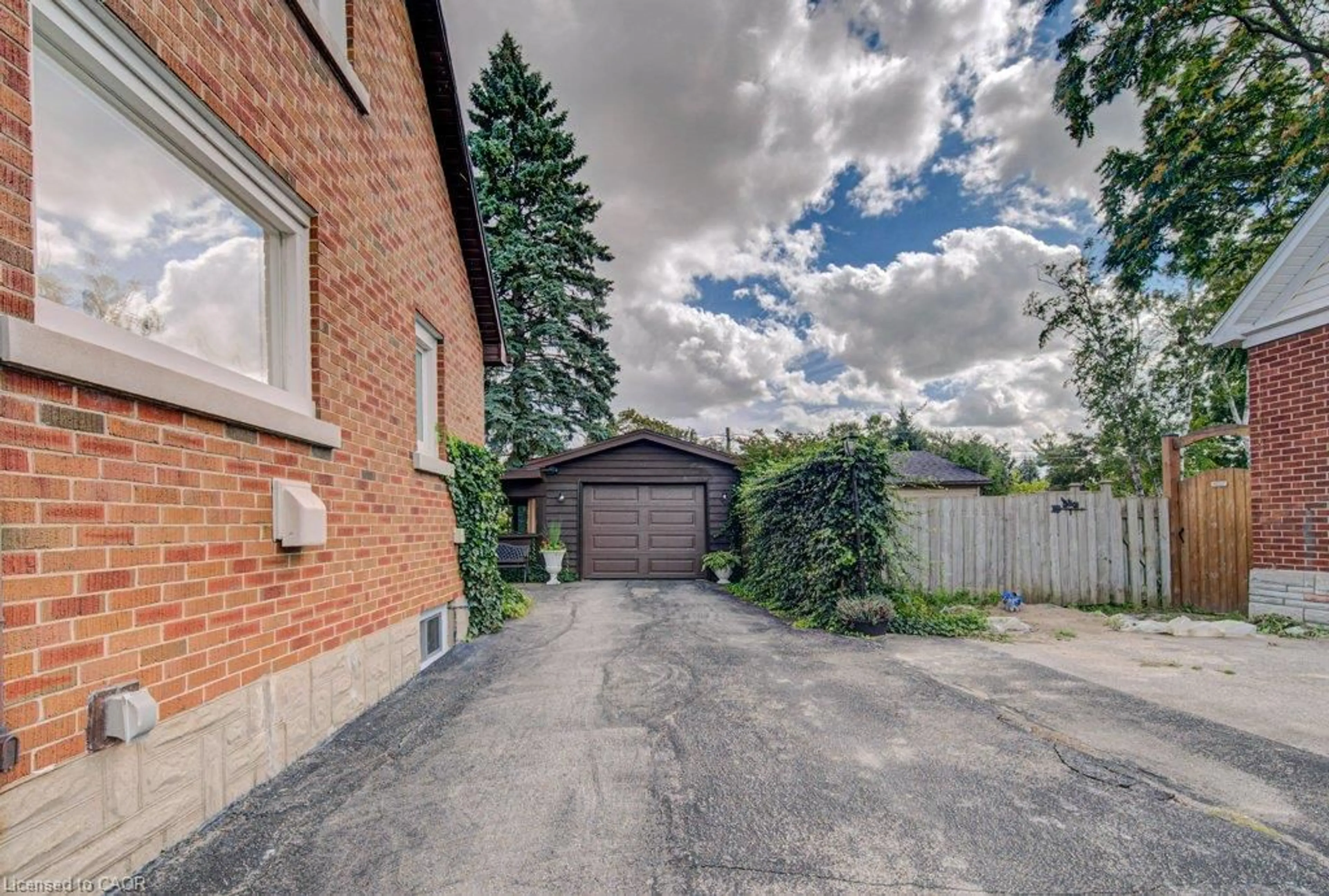 A pic from outside/outdoor area/front of a property/back of a property/a pic from drone, street for 161 Bridgeport Rd, Waterloo Ontario N2J 2K3
