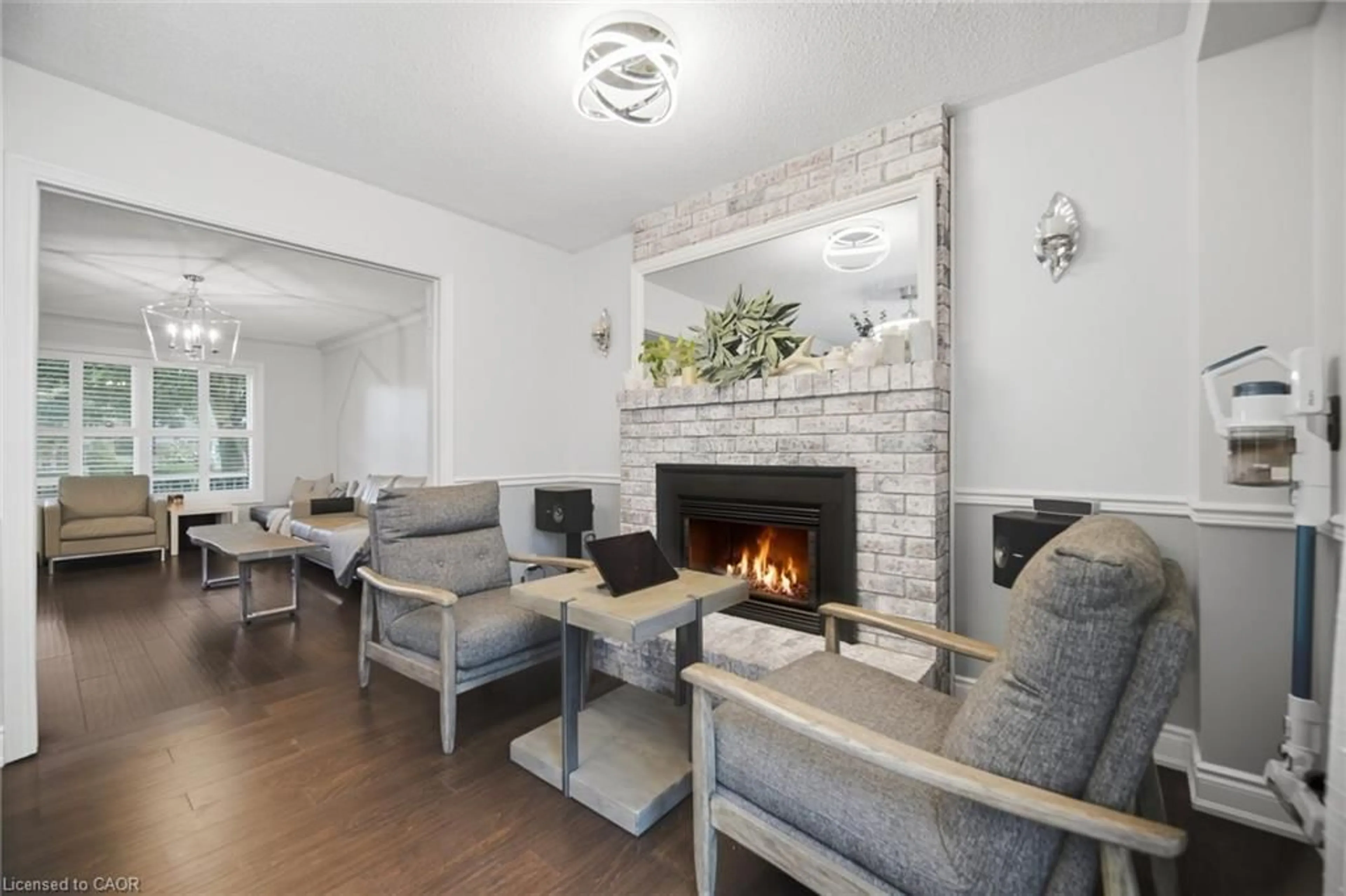 Living room with furniture, unknown for 3217 Hazelwood Ave, Burlington Ontario L7M 2V3