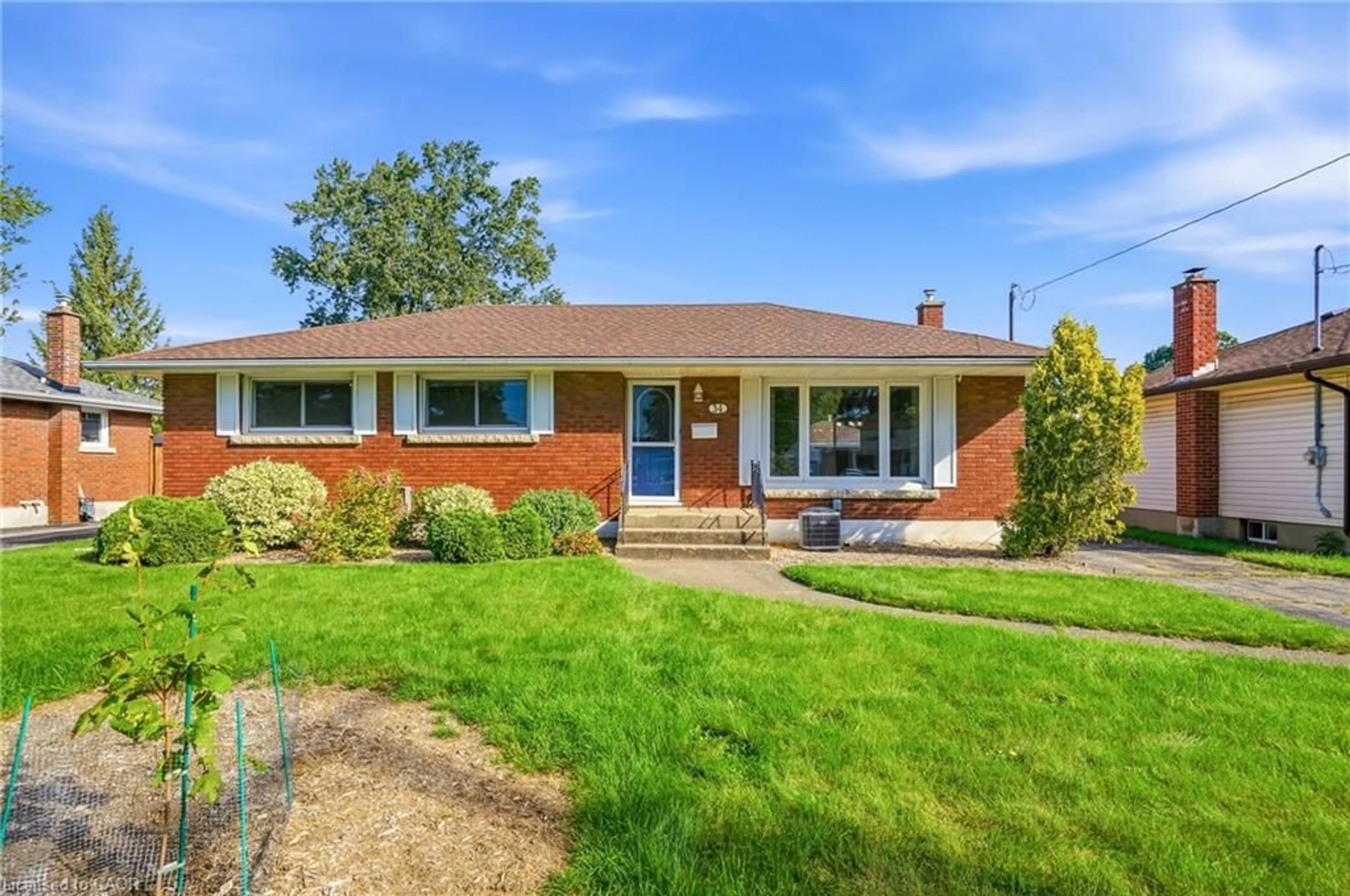 Home with brick exterior material, street for 34 Beverly Cres, Welland Ontario L3C 3P8