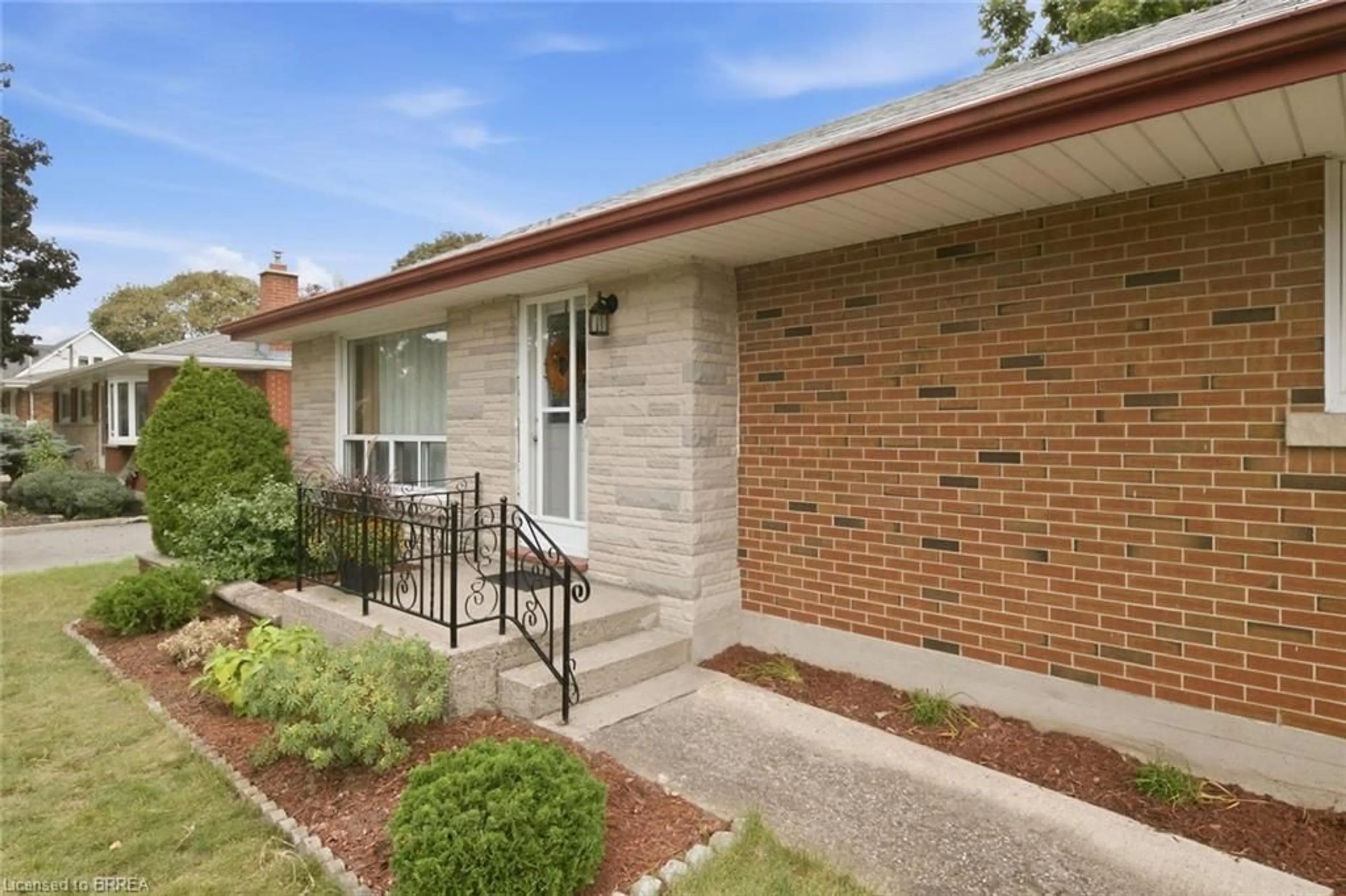 Home with brick exterior material, street for 6 Evelyn St, Brantford Ontario N3R 3G9