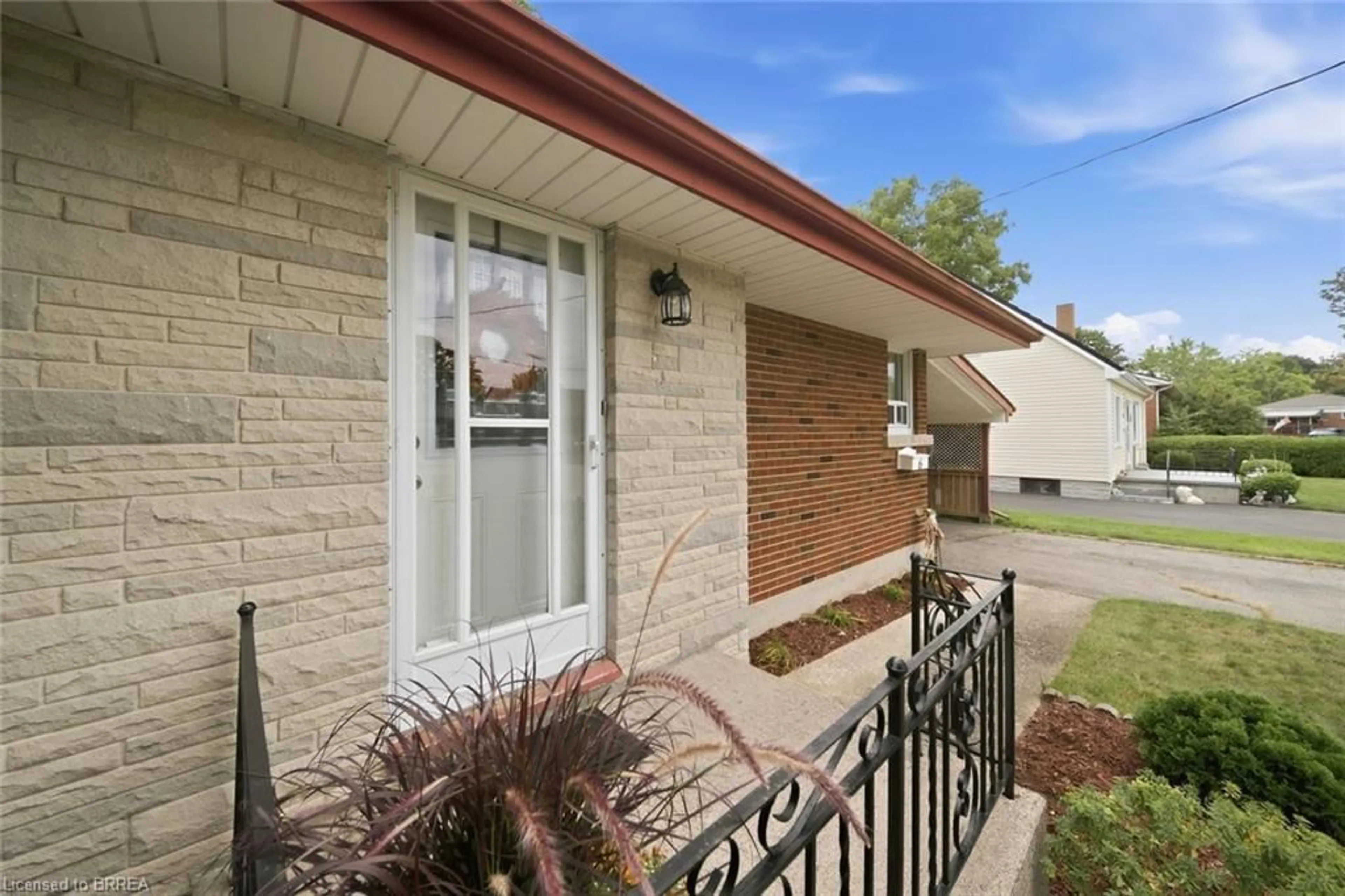 Home with brick exterior material, street for 6 Evelyn St, Brantford Ontario N3R 3G9