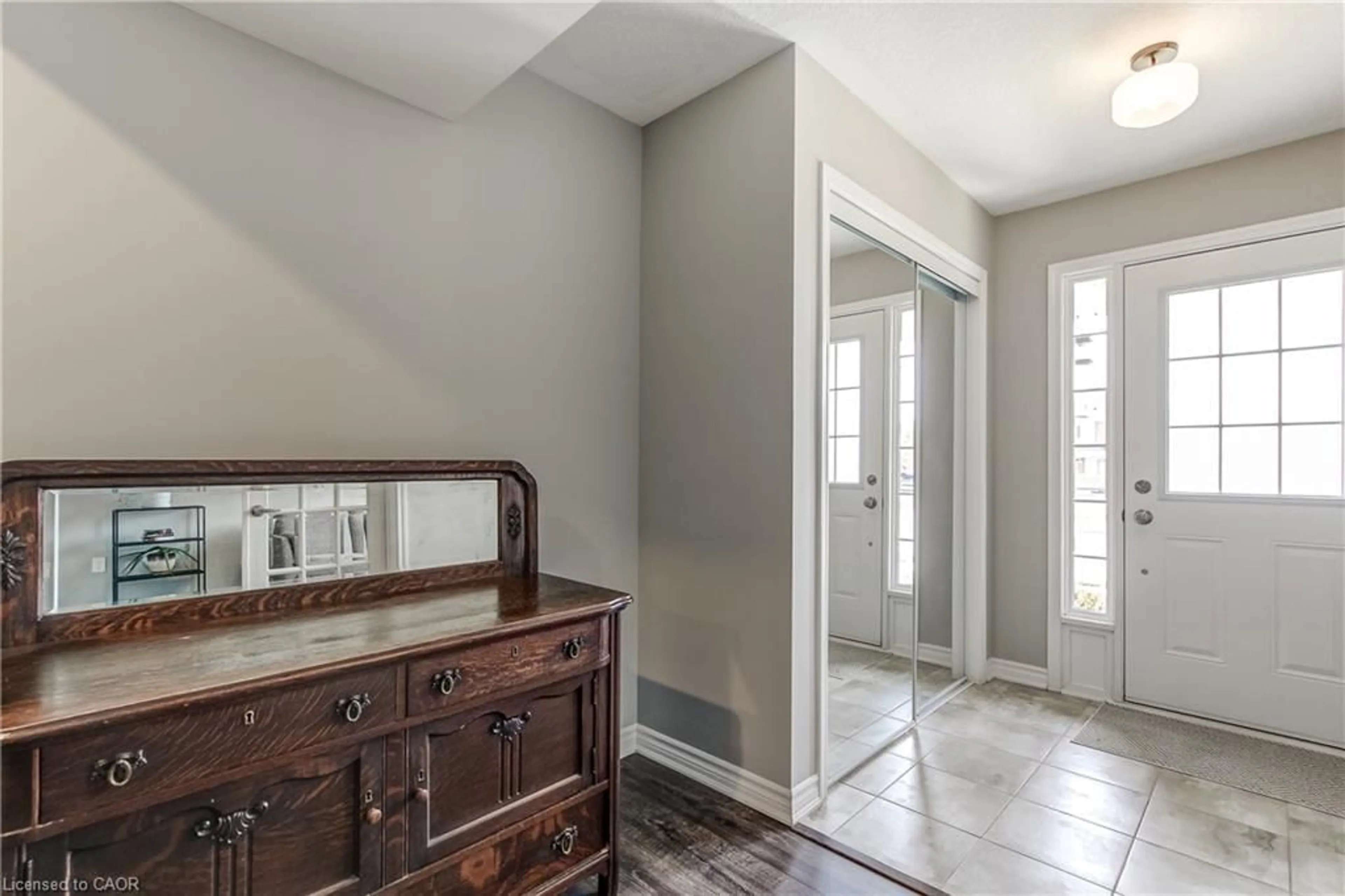 Indoor entryway for 230 Avonsyde Blvd #3, Waterdown Ontario L8B 1T9