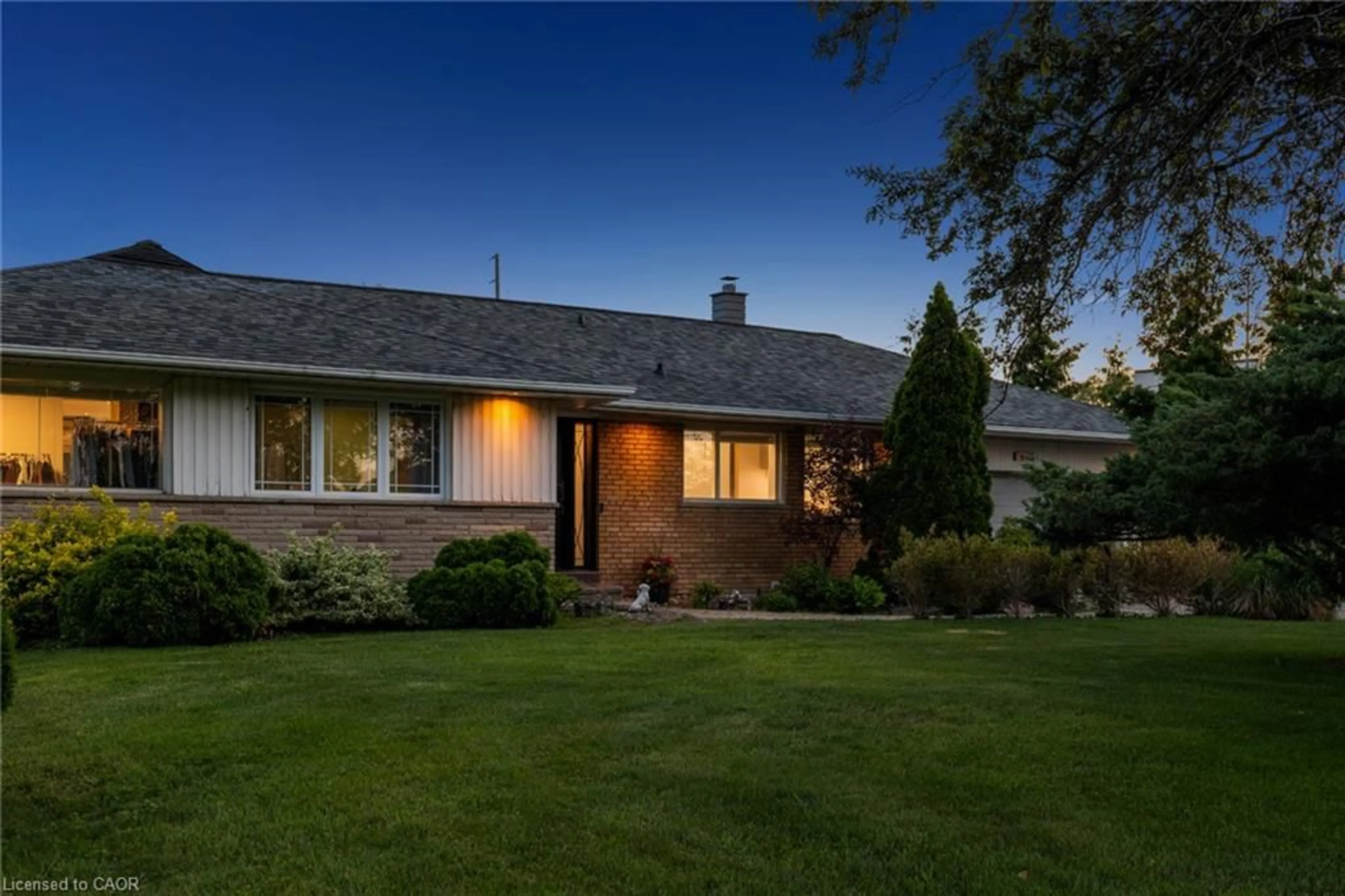 Home with brick exterior material, street for 1648 Crediton Pky, Mississauga Ontario L5G 3X3