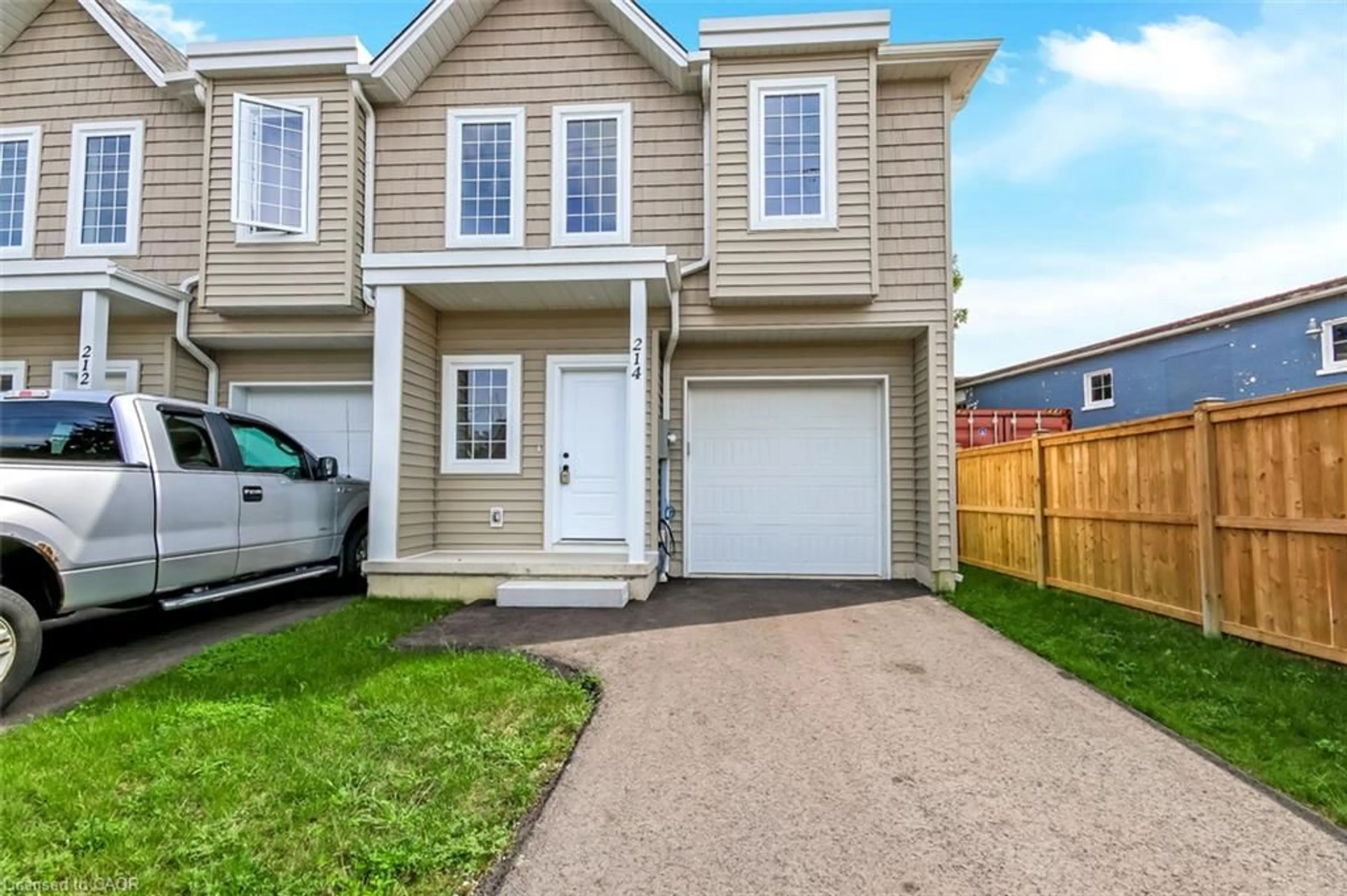 Home with vinyl exterior material, street for 214 William St, Delhi Ontario N4B 2E1