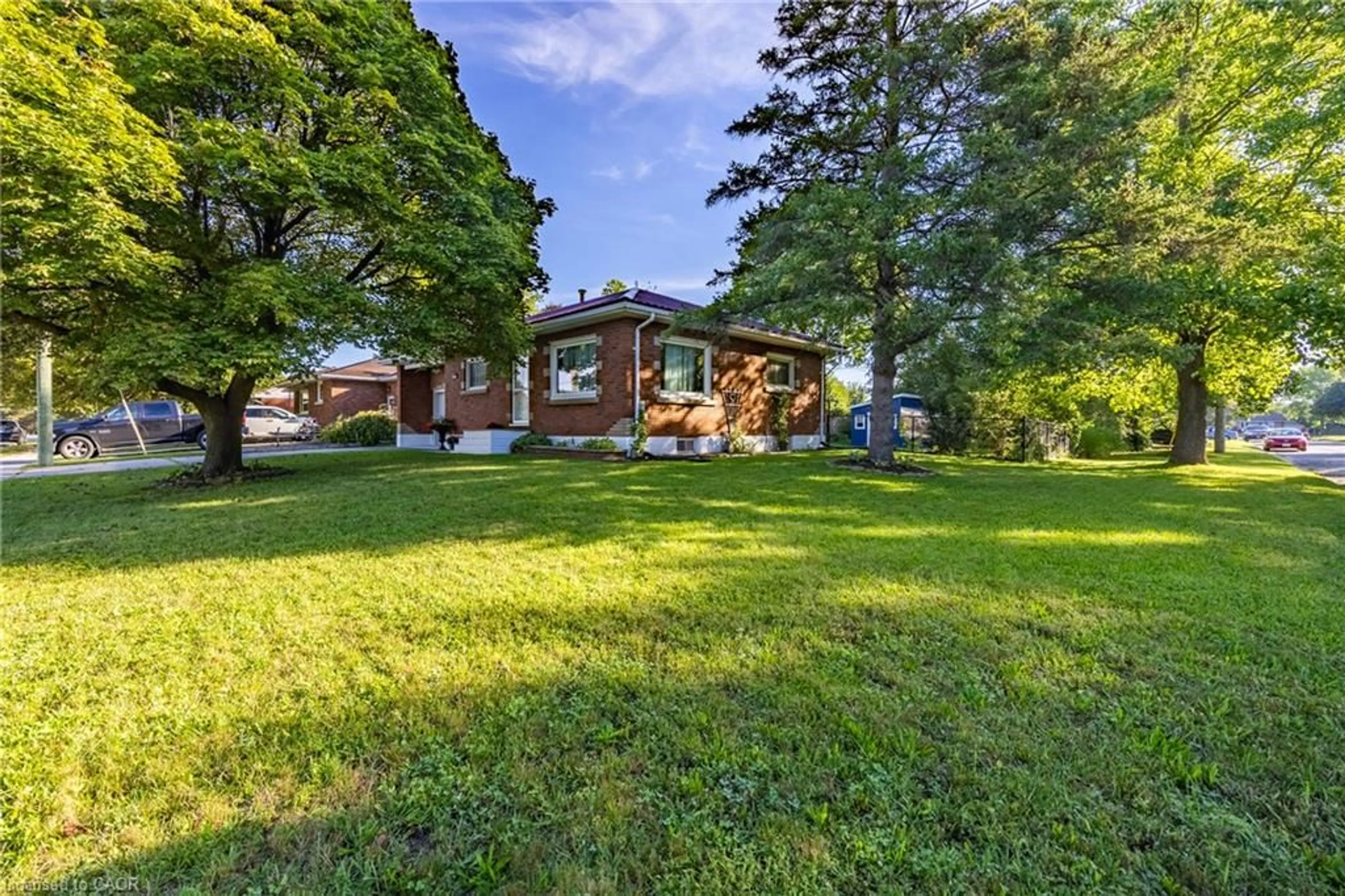 A pic from outside/outdoor area/front of a property/back of a property/a pic from drone, unknown for 343 Delcrest Ave, Delhi Ontario N4B 2S8