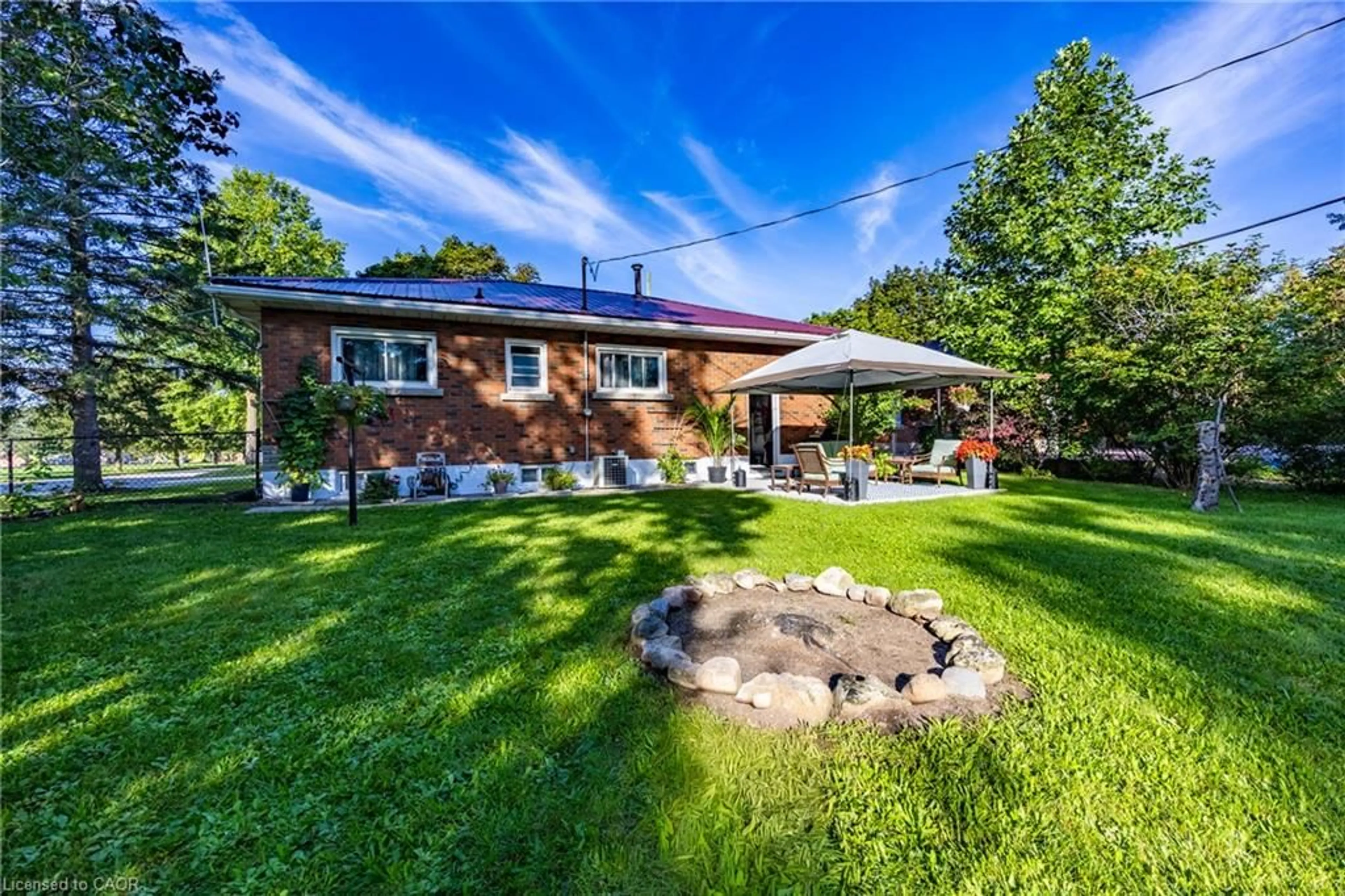 A pic from outside/outdoor area/front of a property/back of a property/a pic from drone, unknown for 343 Delcrest Ave, Delhi Ontario N4B 2S8