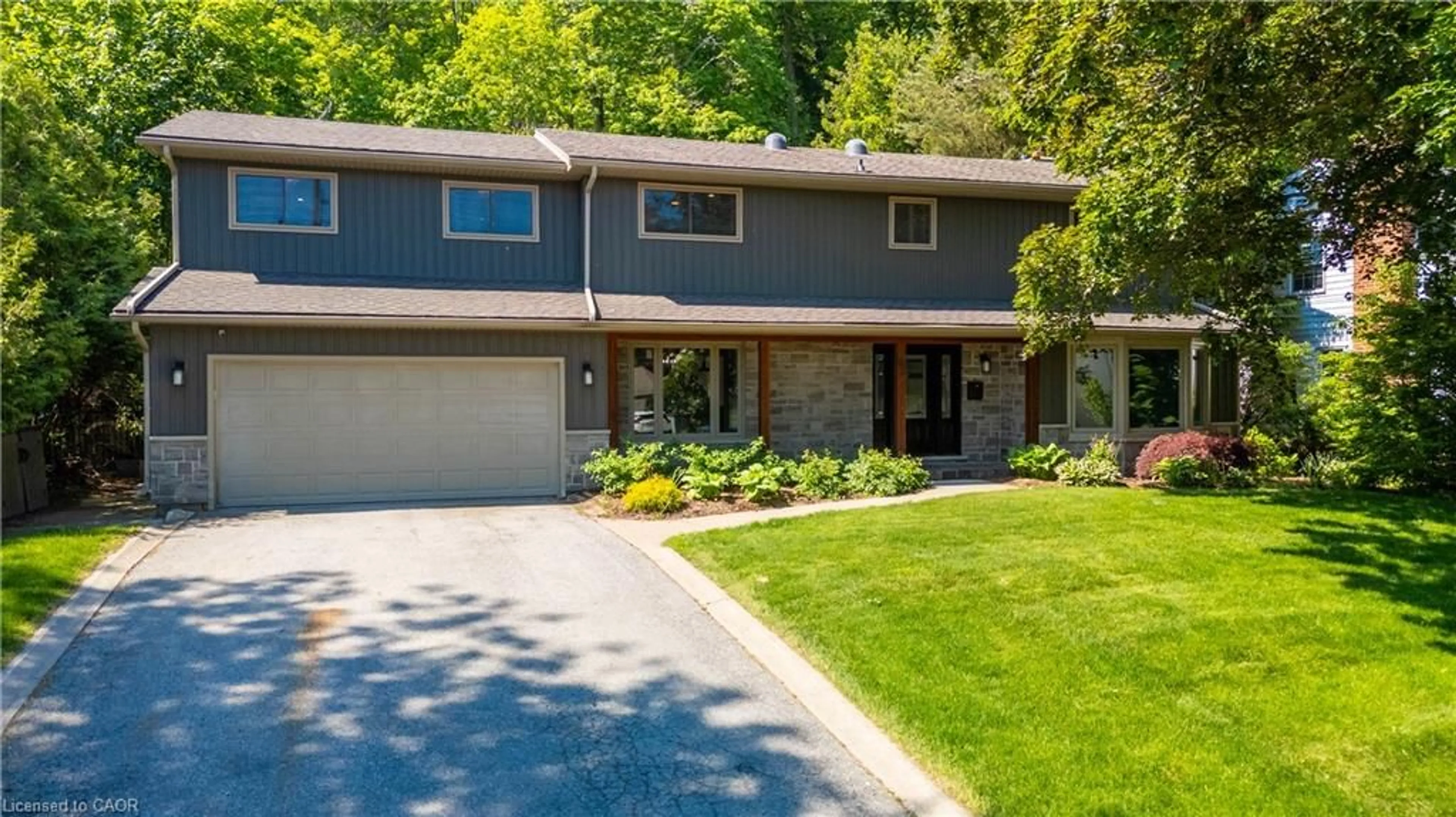 Home with brick exterior material, street for 94 Dorchester Dr, Grimsby Ontario L3M 1A8