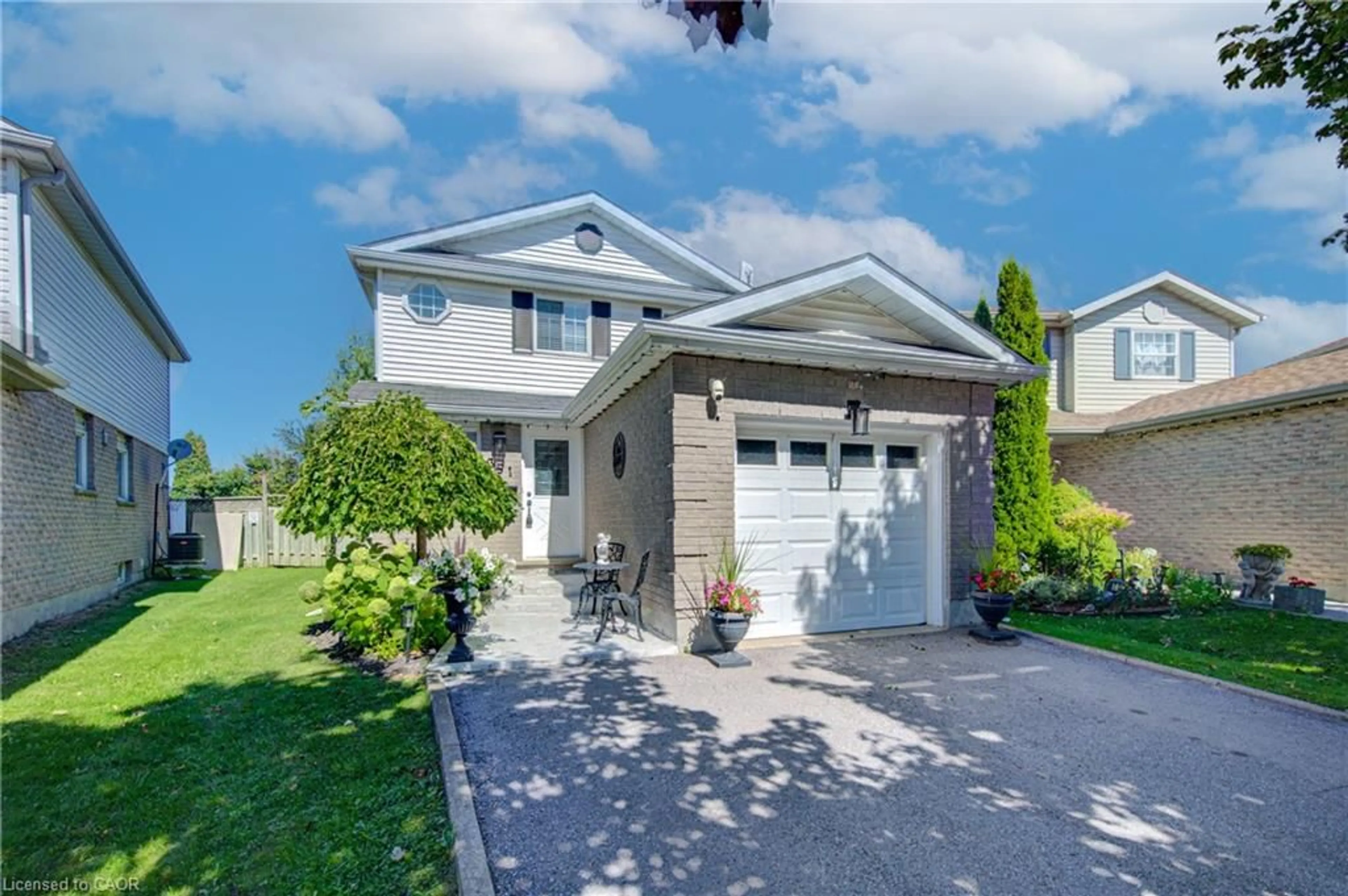 Home with vinyl exterior material, street for 351 Northview Heights Pl, Cambridge Ontario N1R 8J1